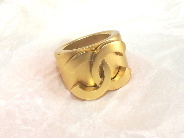 Vintage CHANEL gold tone thick type ring with large CC mark