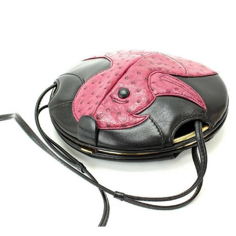 1980s. Vintage BALLY cute duck design black leather and pink ostrich leather combi round shoulder bag, clutch purse. Made in West Germany.

1980s. Vintage BALLY cute duck design black leather and pink ostrich leather combi round shoulder bag,