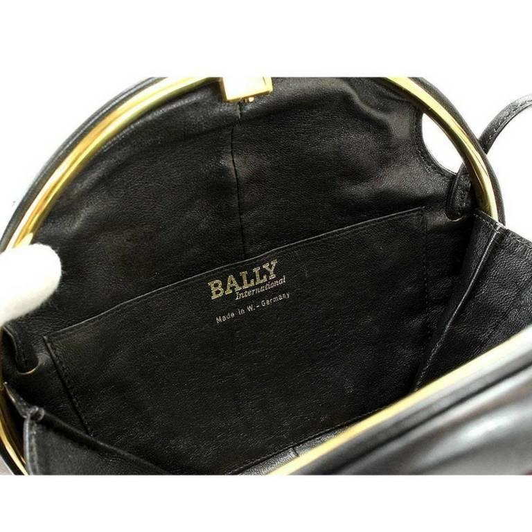 1980s. Vintage BALLY cute duck design black and pink ostrich leather mix bag. For Sale 2