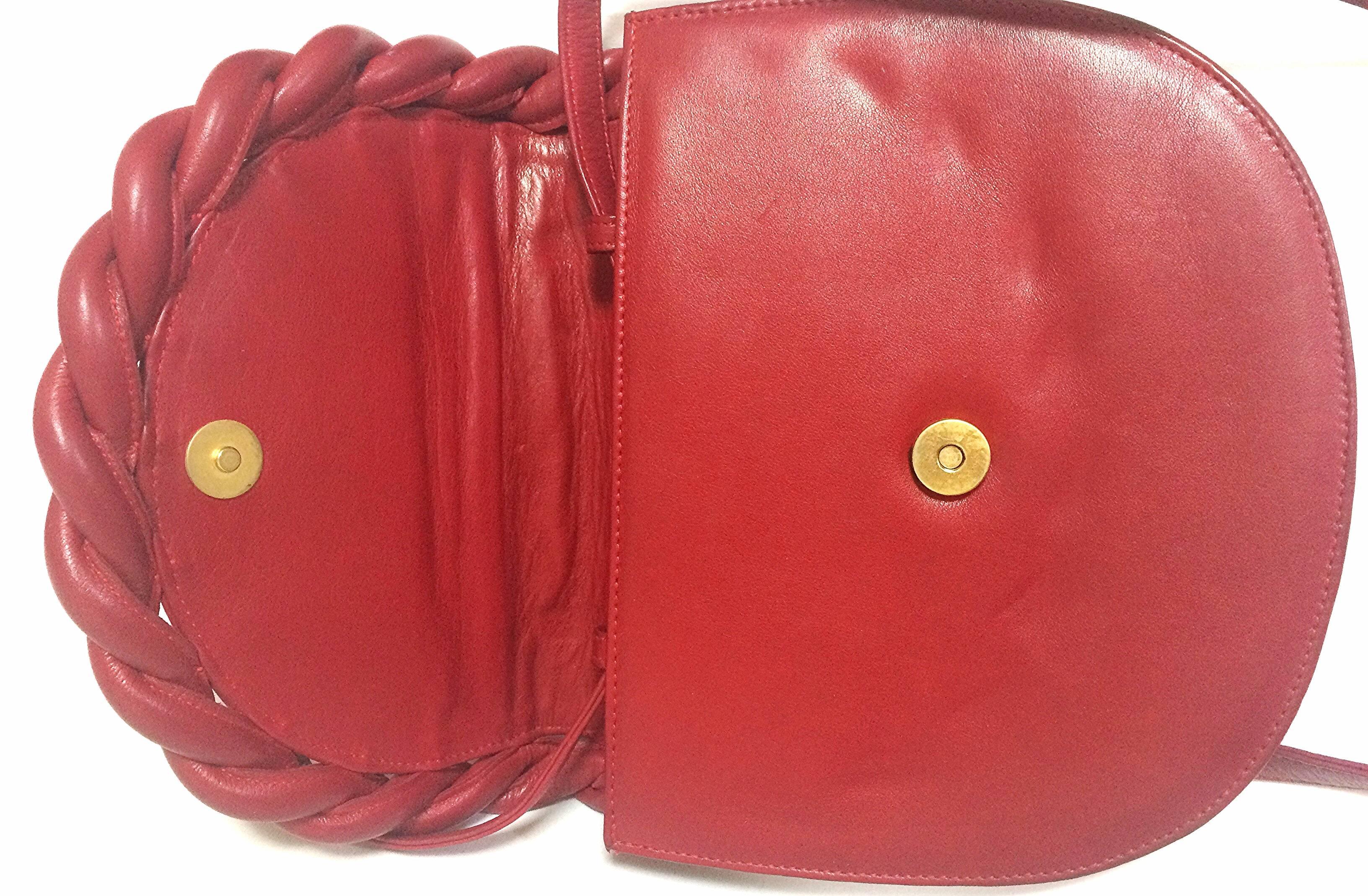 Vintage Valentino Garavani deep cherry red leather shoulder bag with twist motif 2