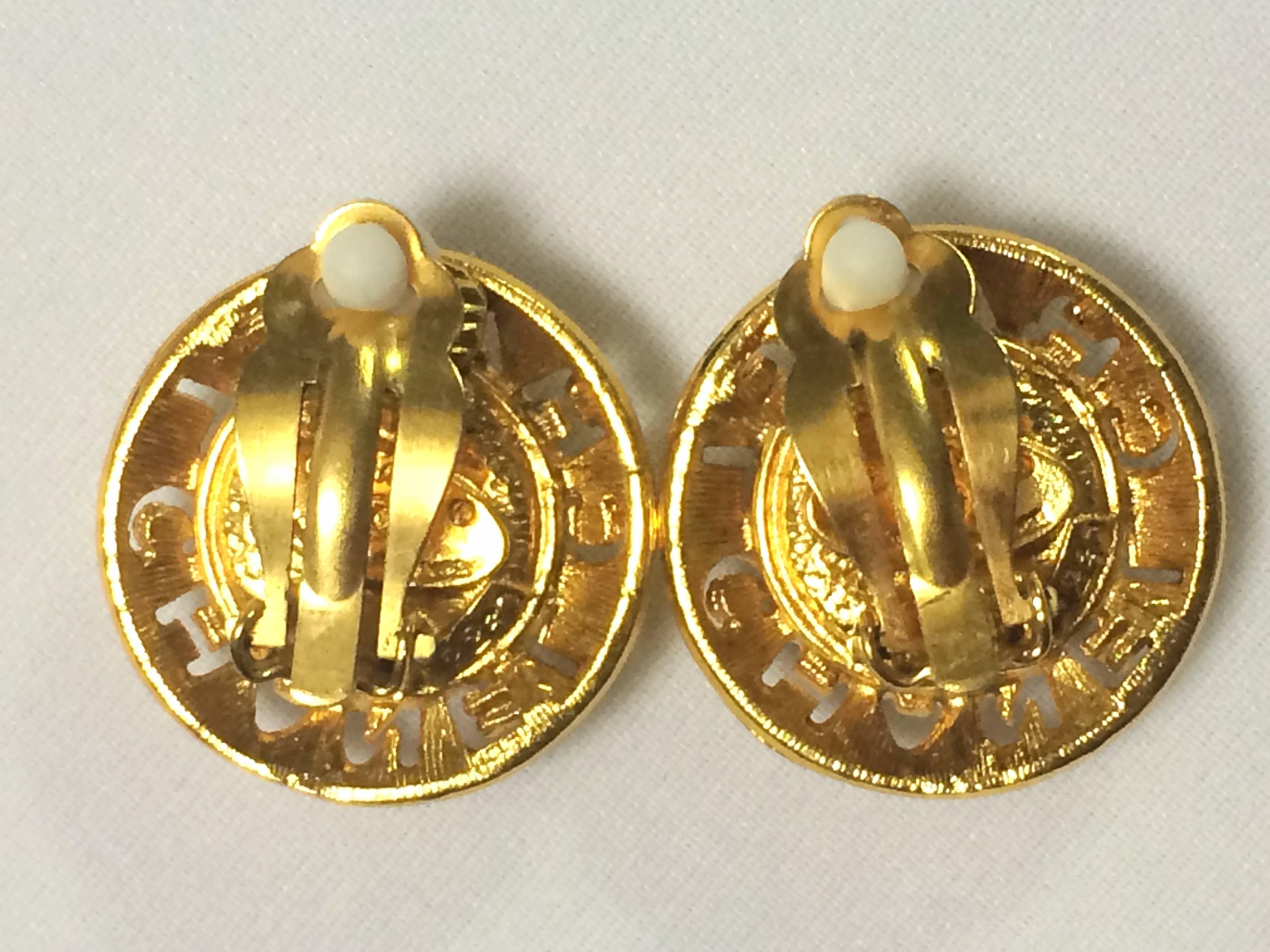 Vintage CHANEL golden round shape faux pearl earrings with cutout logo. Chic. 4