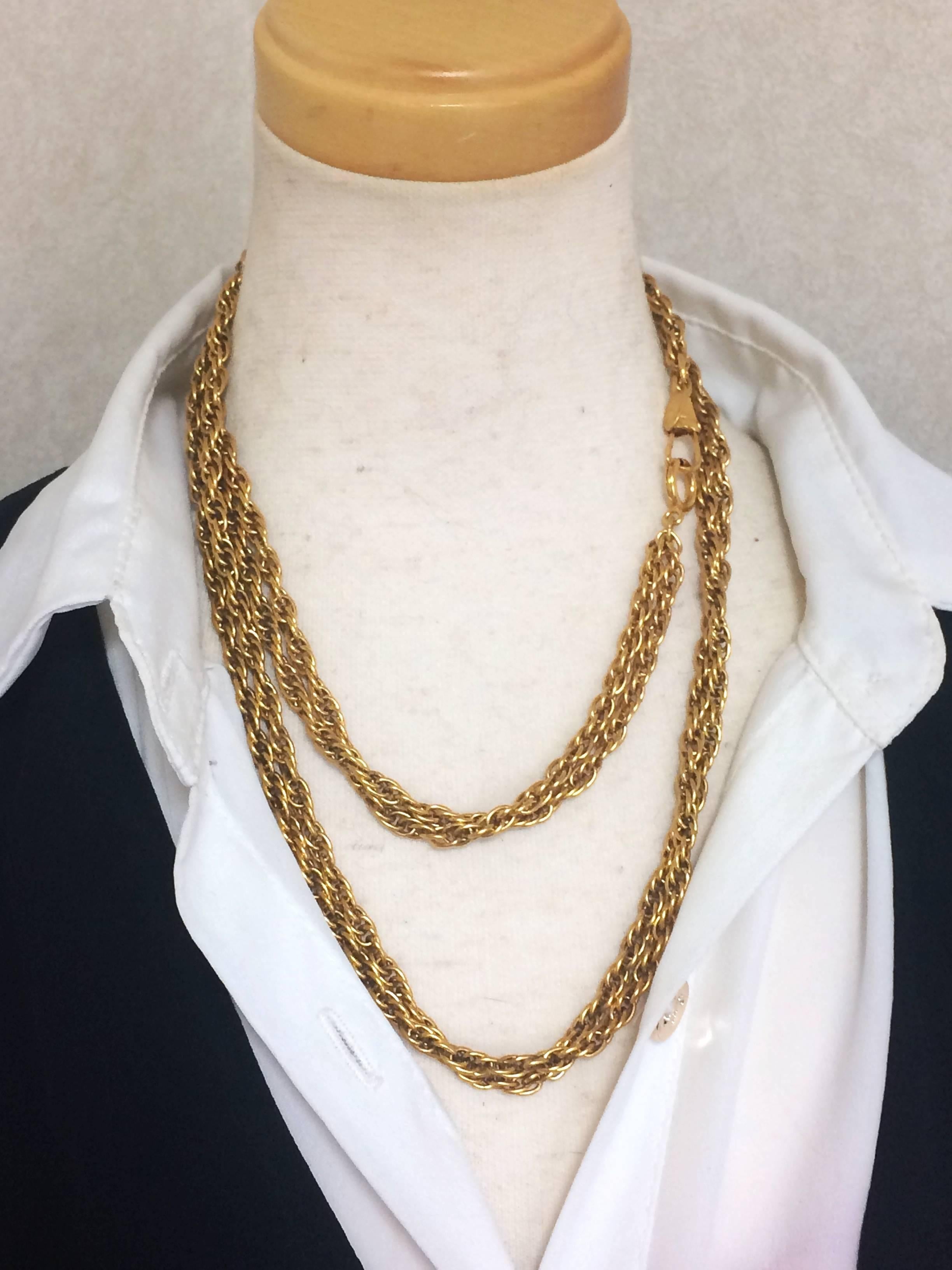 Vintage CHANEL double golden skinny chain long necklace. Classic necklace. In Good Condition For Sale In Kashiwa, Chiba