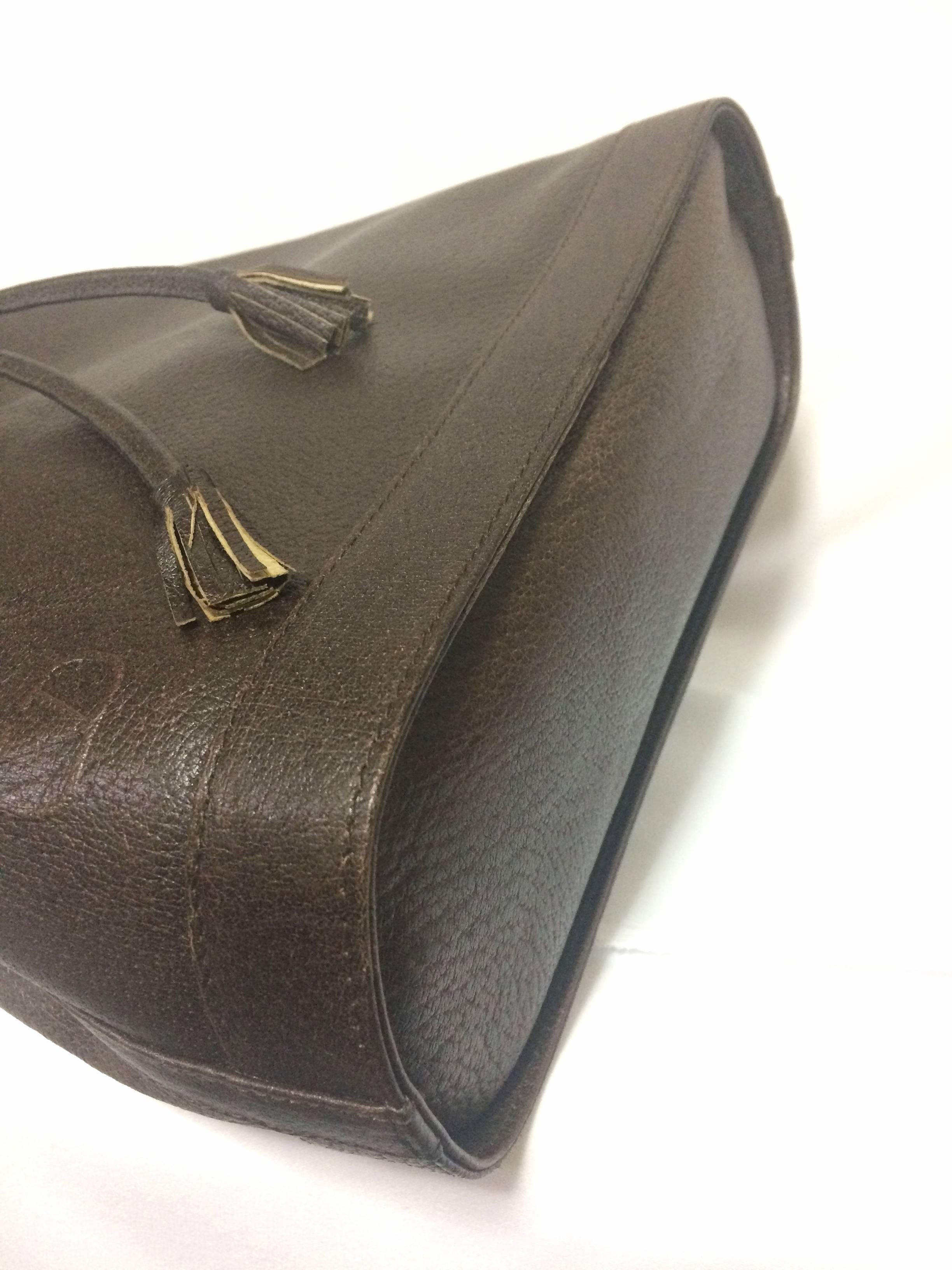 Black Vintage Valentino Garavani dark brown leather hobo bucket shoulder bag For Sale