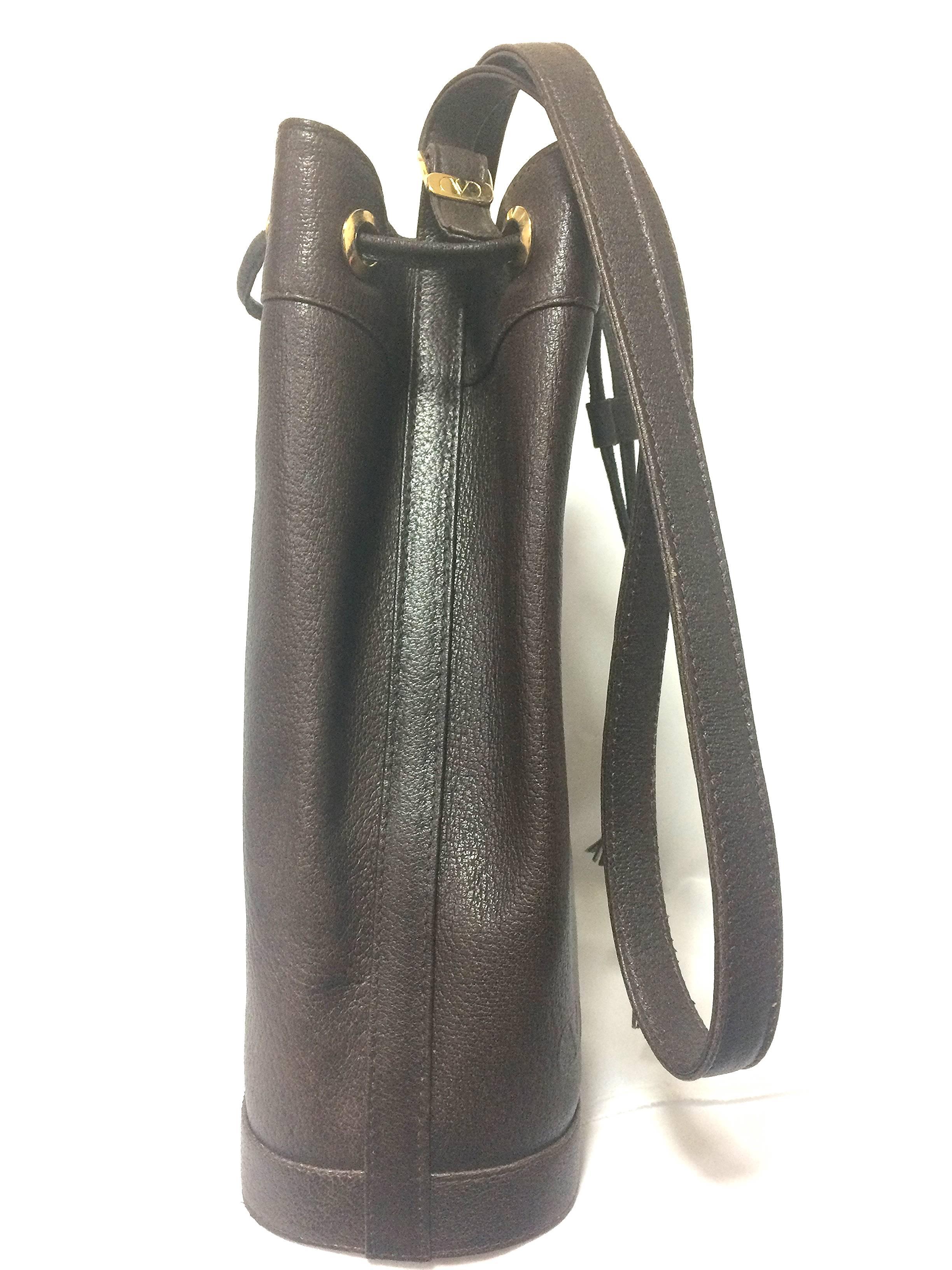 Vintage Valentino Garavani dark brown leather hobo bucket shoulder bag In Good Condition For Sale In Kashiwa, Chiba