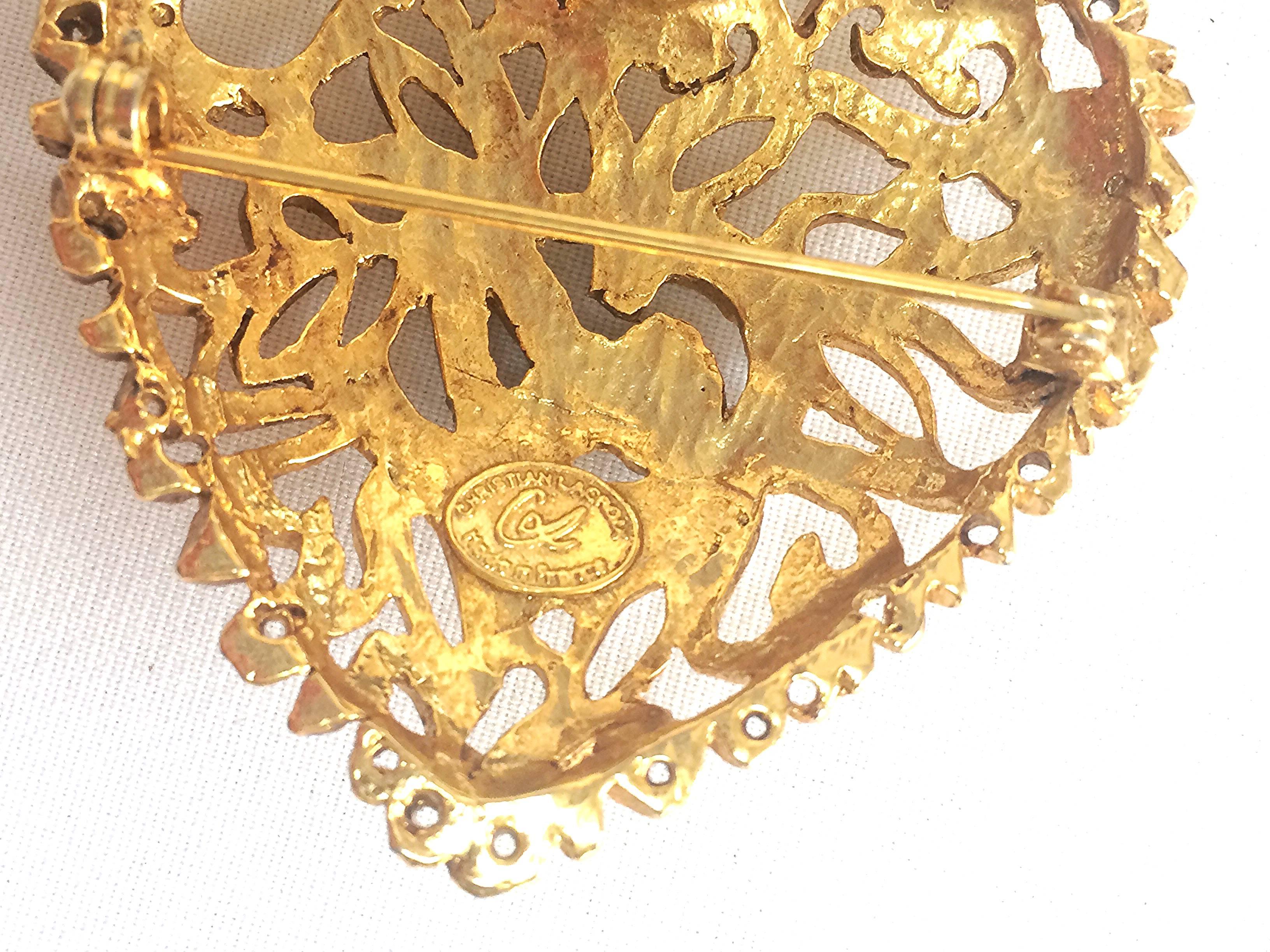 Vintage Christian Lacroix golden edwardian heart and arabesque design brooch For Sale 1
