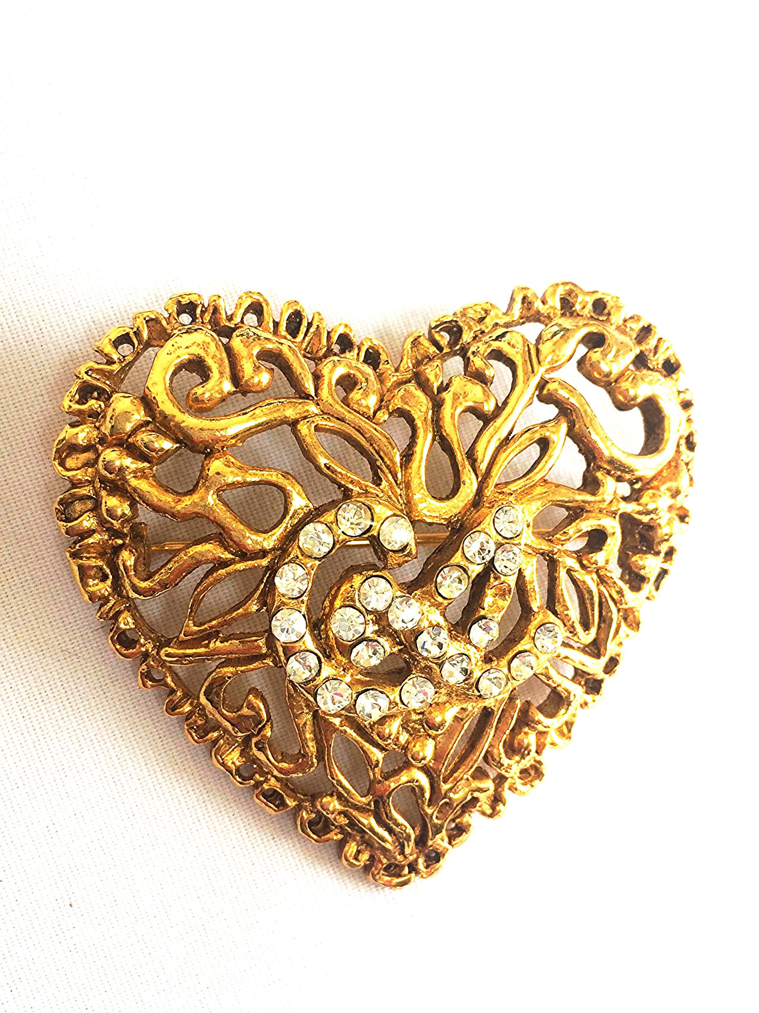 Vintage Christian Lacroix golden edwardian heart and arabesque design brooch In Good Condition For Sale In Kashiwa, Chiba