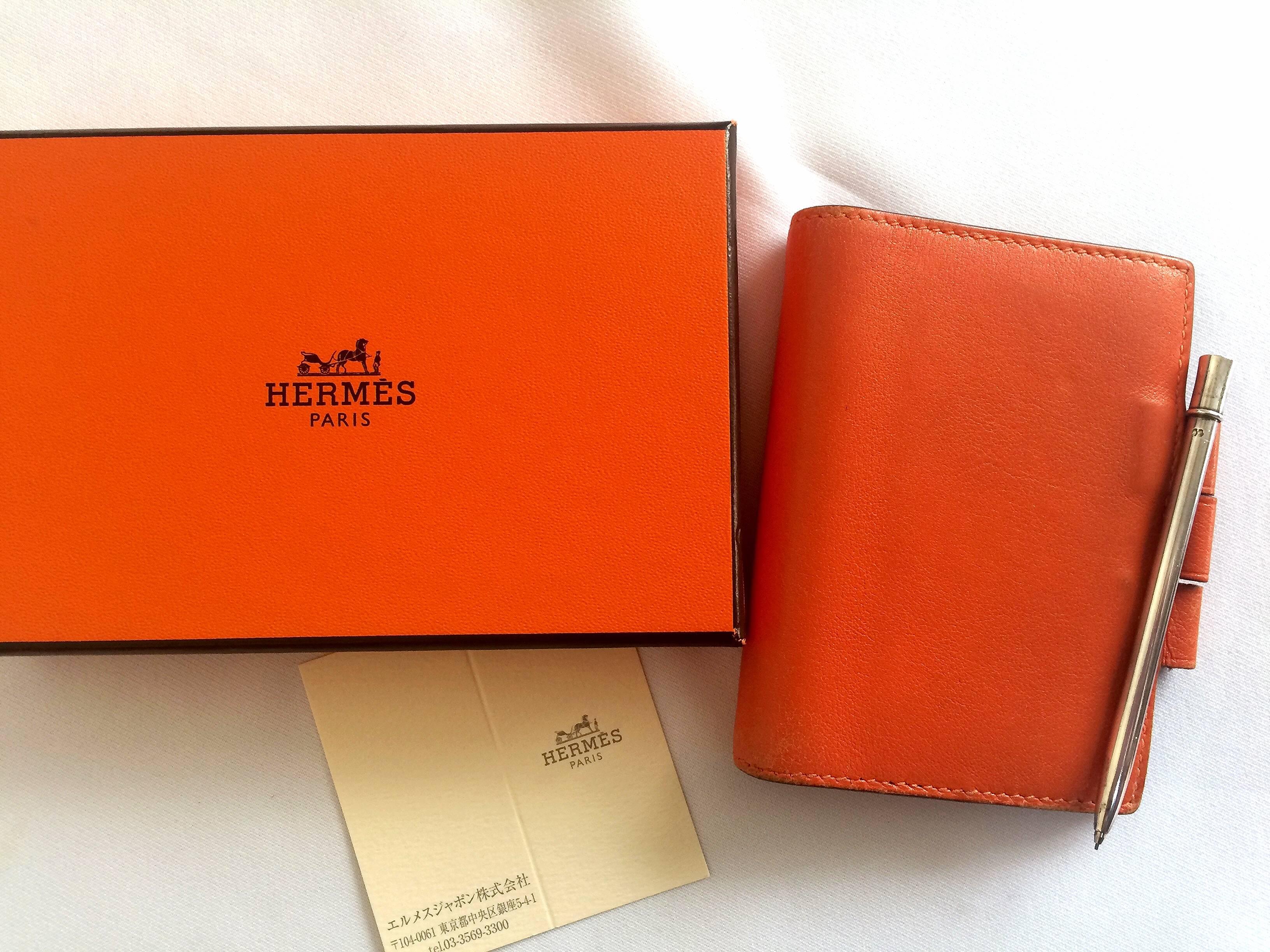 Vintage HERMES orange leather diary, schedule book cover PM with silver pencil For Sale 2