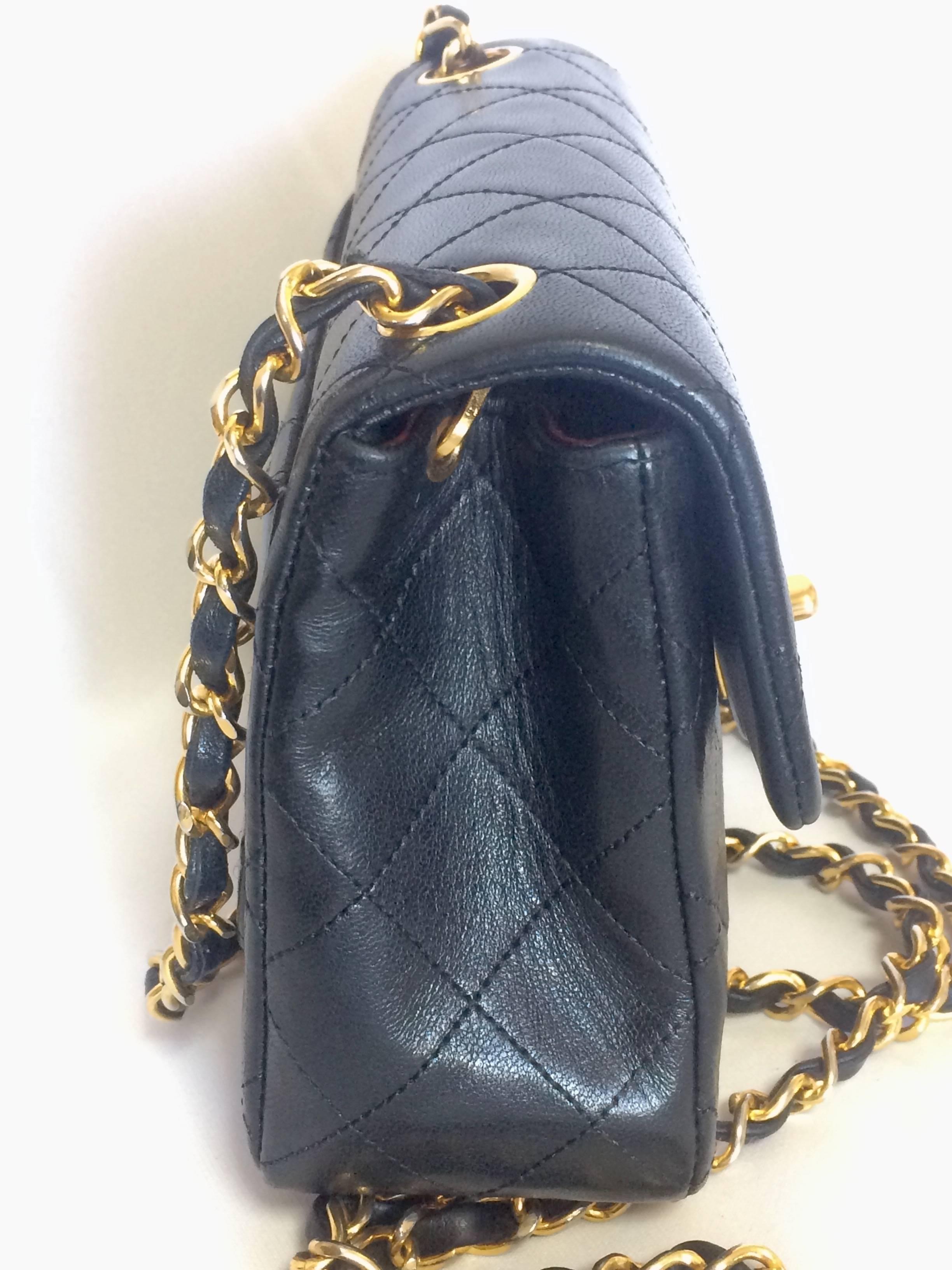 Vintage CHANEL black lamb leather flap chain shoulder bag, classic 2.55 mini bag In Good Condition In Kashiwa, Chiba