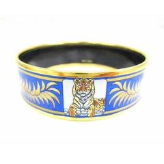 Retro Hermes cloisonne enamel golden bangle GM with tiger and crown design.