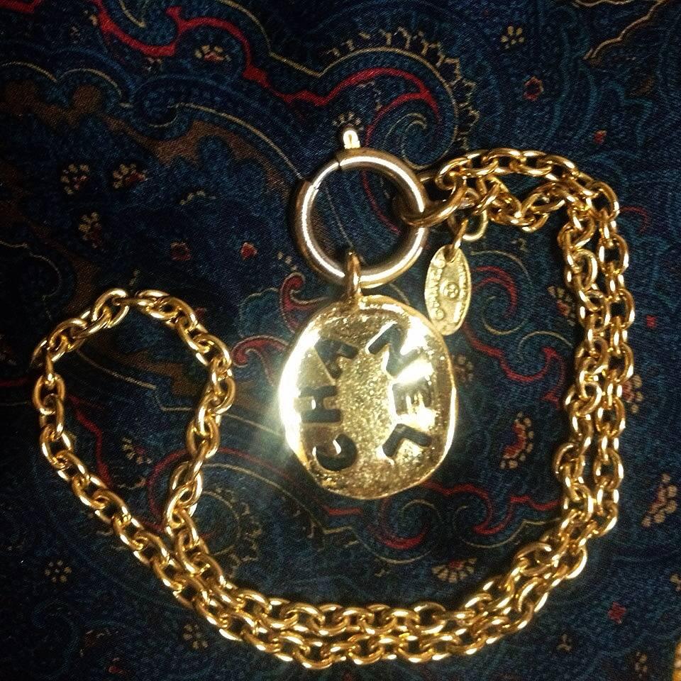 Vintage CHANEL golden chain necklace with cutout logo coin charm. In Good Condition In Kashiwa, Chiba
