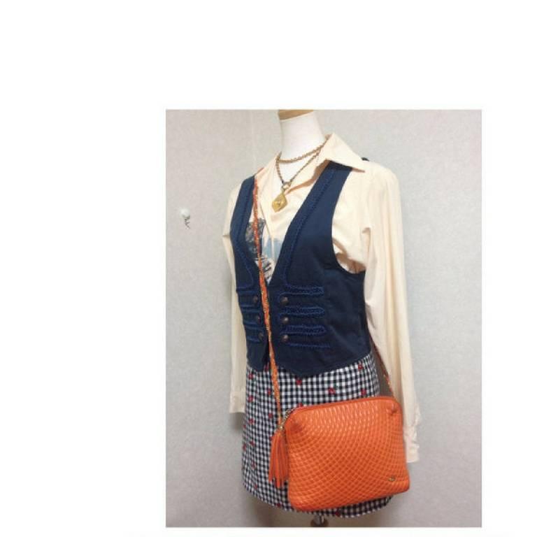 Vintage BALLY orange quilted lamb golden chain shoulder purse with fringes. For Sale 5