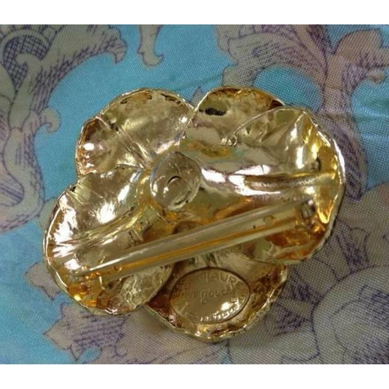 Vintage Yves Saint Laurent rive gauche rose, camellia flower pin brooch.  In Good Condition For Sale In Kashiwa, Chiba