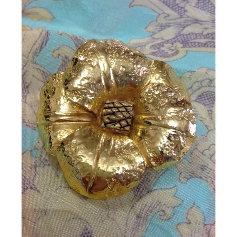 1990s. Vintage Yves Saint Laurent rive gauche rose, camellia flower pin brooch. Made in France. Hat, scarf, jacket etc...

Introducing a 90s vintage Yves Saint Laurent, rive gauche gorgeous pin brooch in beautiful rose/camellia flower shape.

It