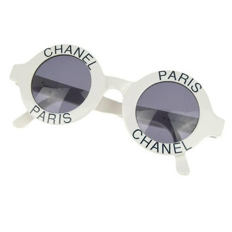 Vintage CHANEL white round frame mod sunglasses with black CHANEL PARIS print. For Sale