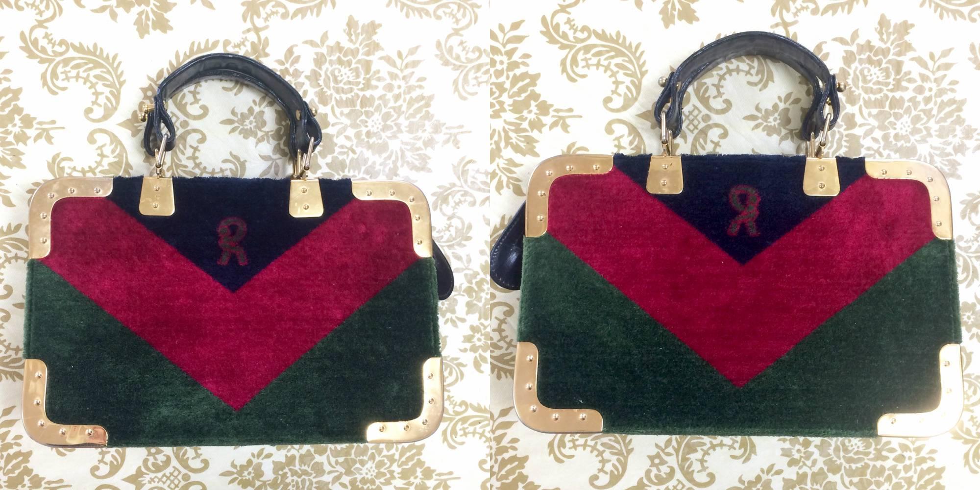 1970s. Vintage Roberta di Camerino red, green, and navy chevron velvet  square doctor bag with golden hardware frames. Rare masterpiece.

For all Roberta vintage lovers, this purse is the one for you!
Introducing one of the rarest masterpieces from