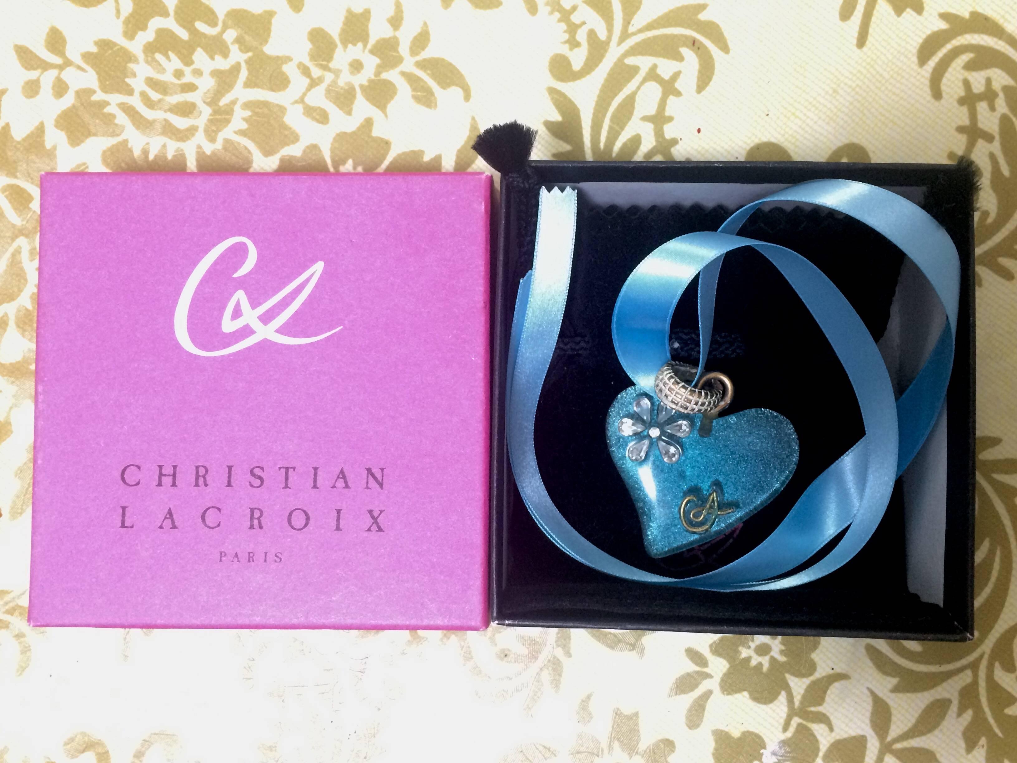 Vintage Christian Lacroix blue ribbon choker necklace with blue lame heart top. In Good Condition For Sale In Kashiwa, Chiba