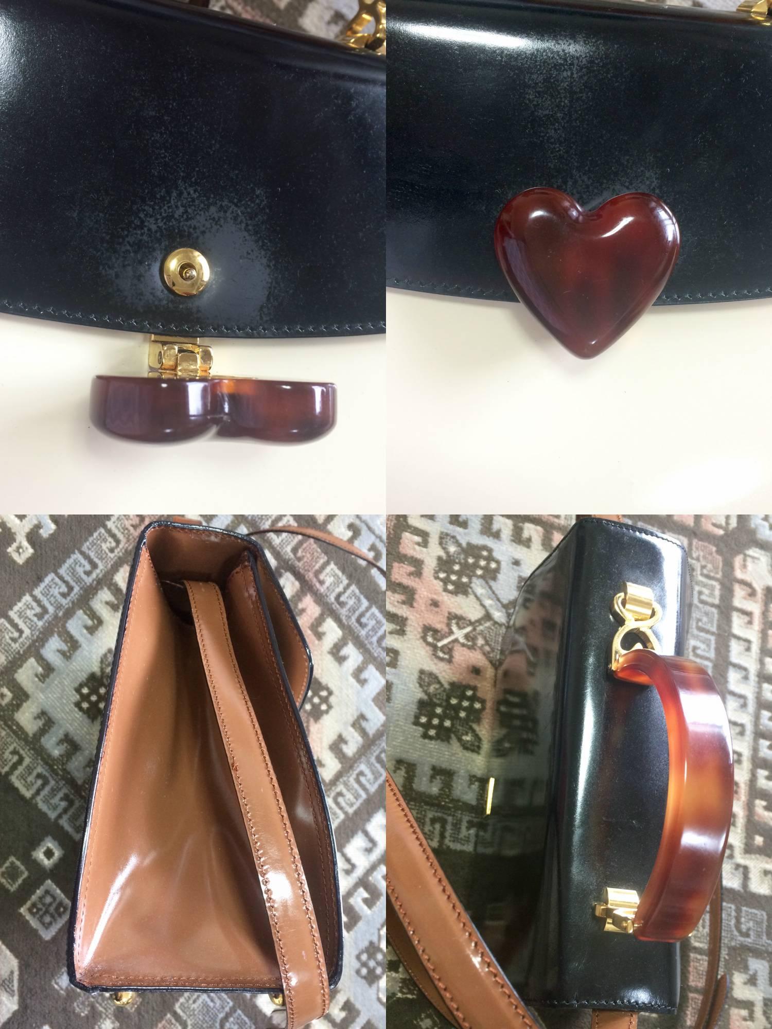 Vintage MOSCHINO white, black, brown patent enamel bag with heart motif. RedWall In Good Condition For Sale In Kashiwa, Chiba