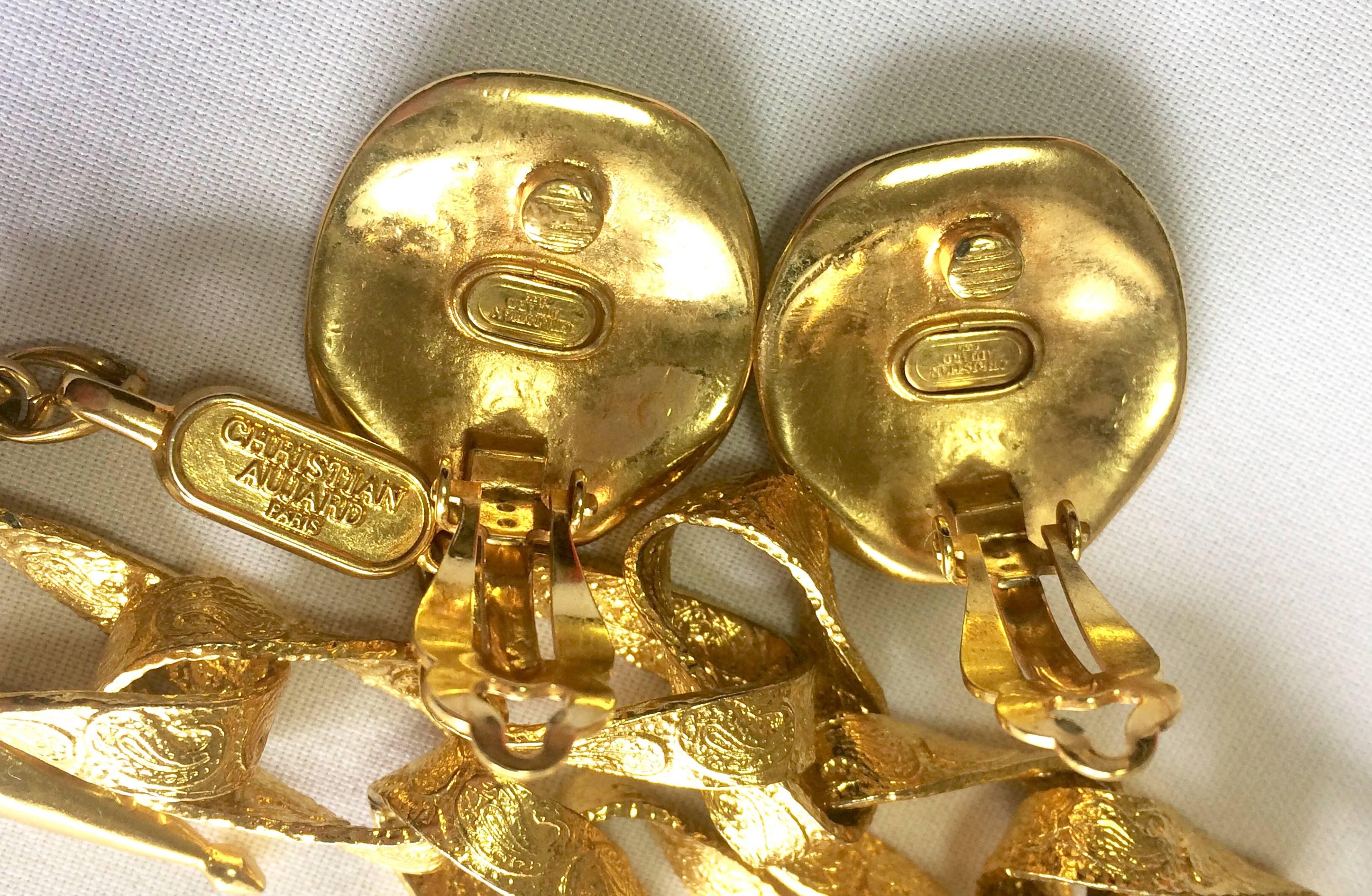 MINT. Vintage Christian Aujard paisley engraved chain necklace and earring set. In Excellent Condition For Sale In Kashiwa, Chiba