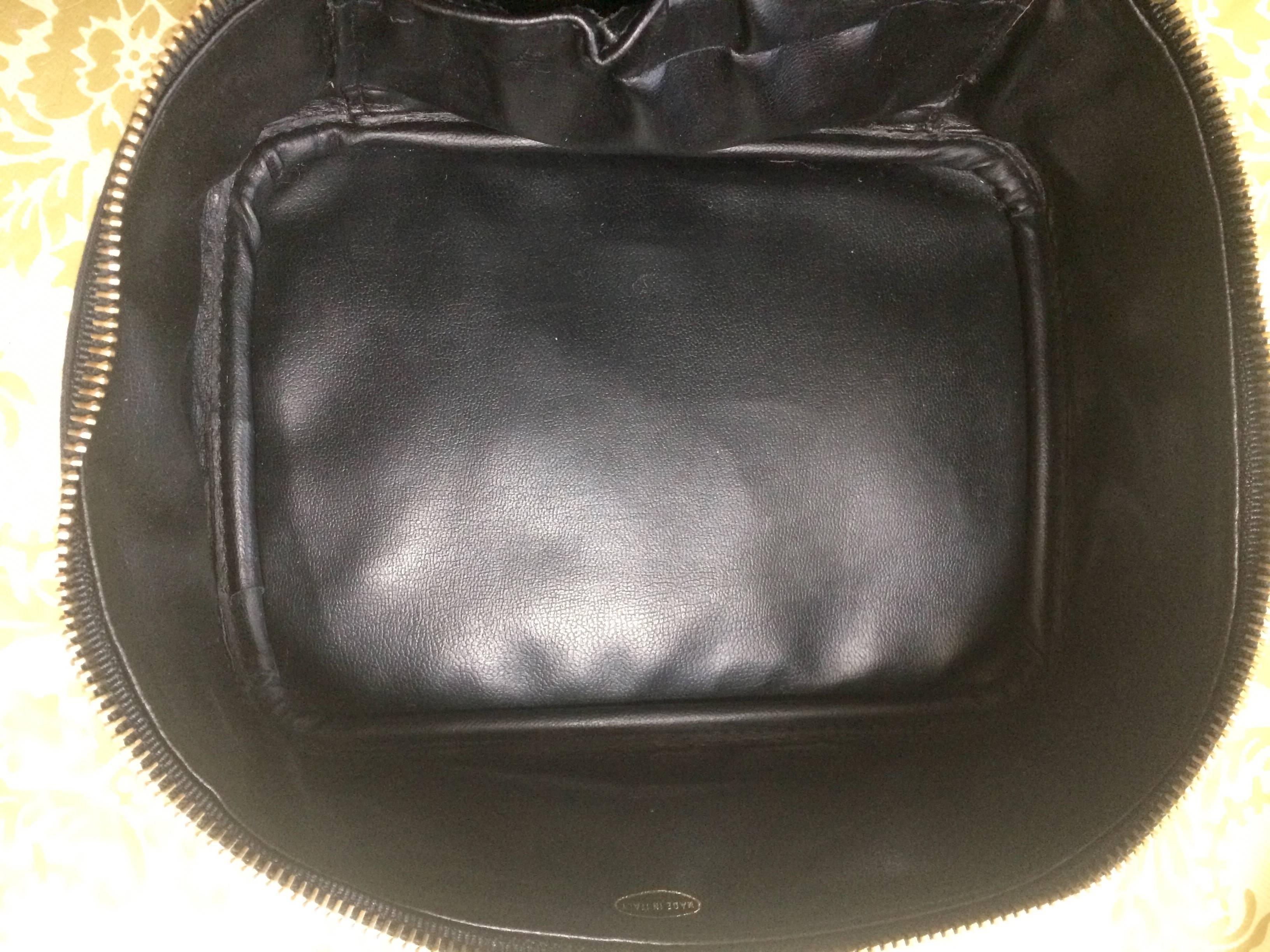Vintage CHANEL black leather and canvas fabric vanity bag, cosmetic pouch. For Sale 2