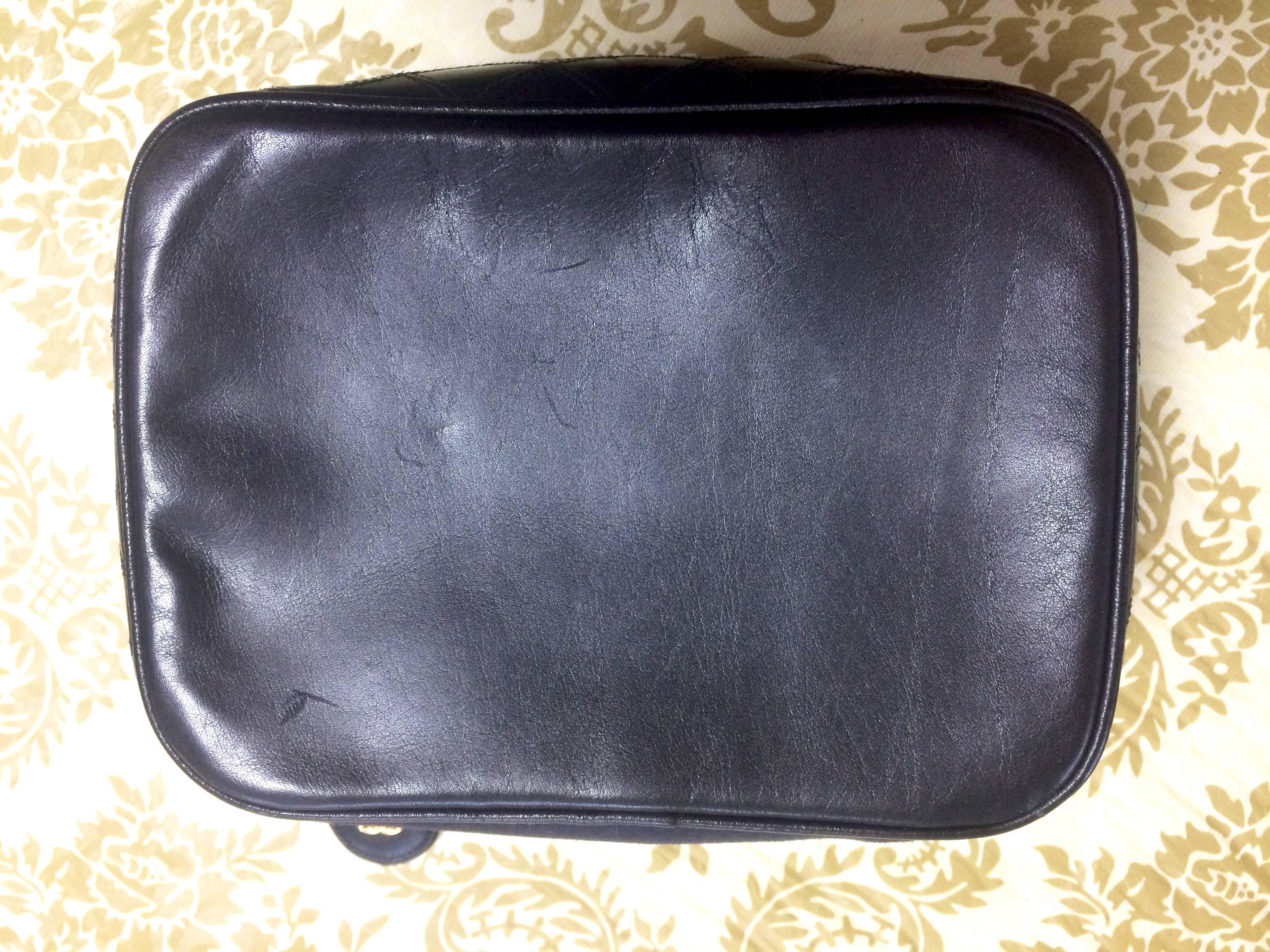 Vintage CHANEL black leather and canvas fabric vanity bag, cosmetic pouch. In Good Condition For Sale In Kashiwa, Chiba