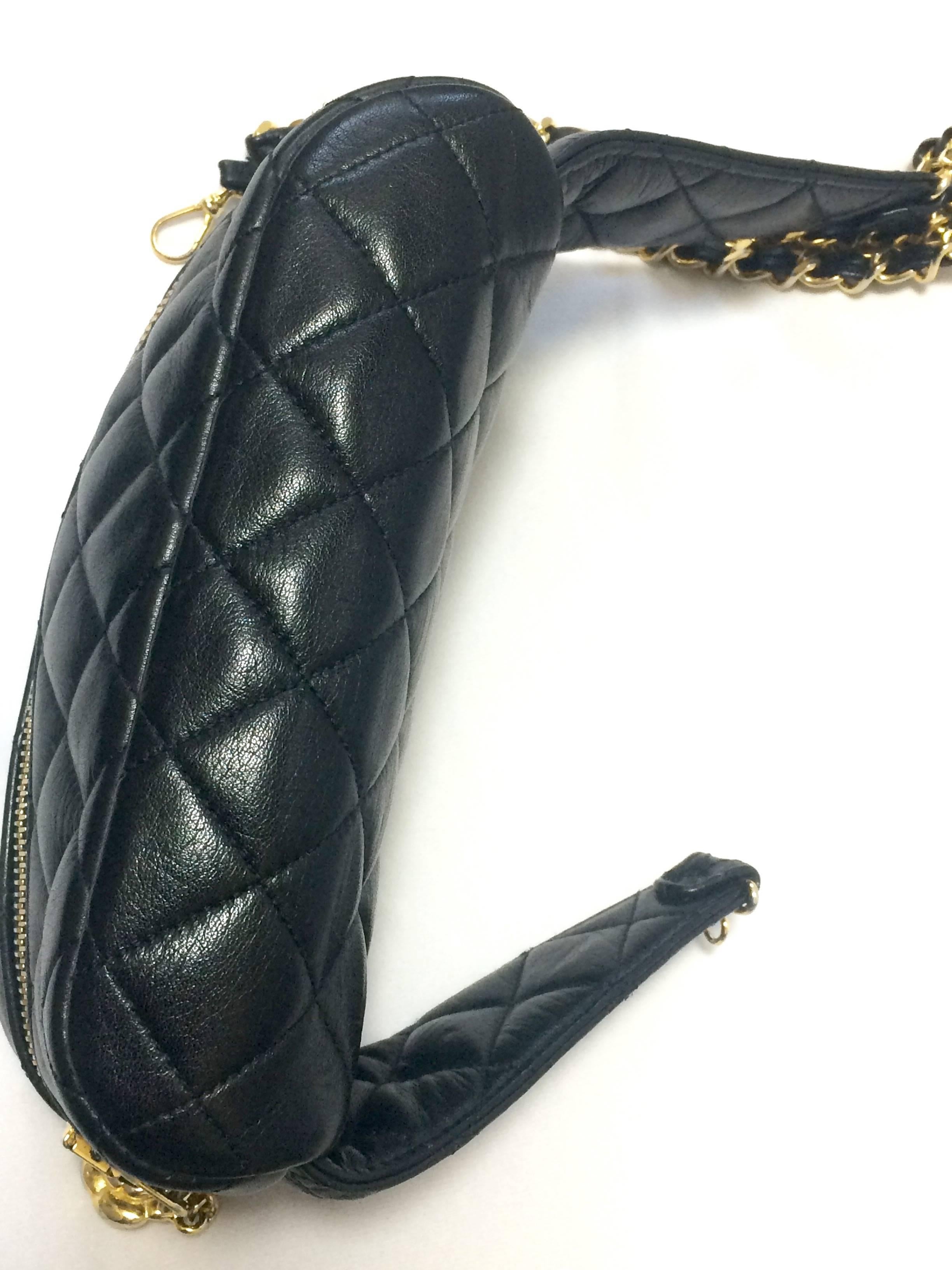 Vintage CHANEL black waist bag, fanny pack with triple golden chain leather belt In Good Condition For Sale In Kashiwa, Chiba