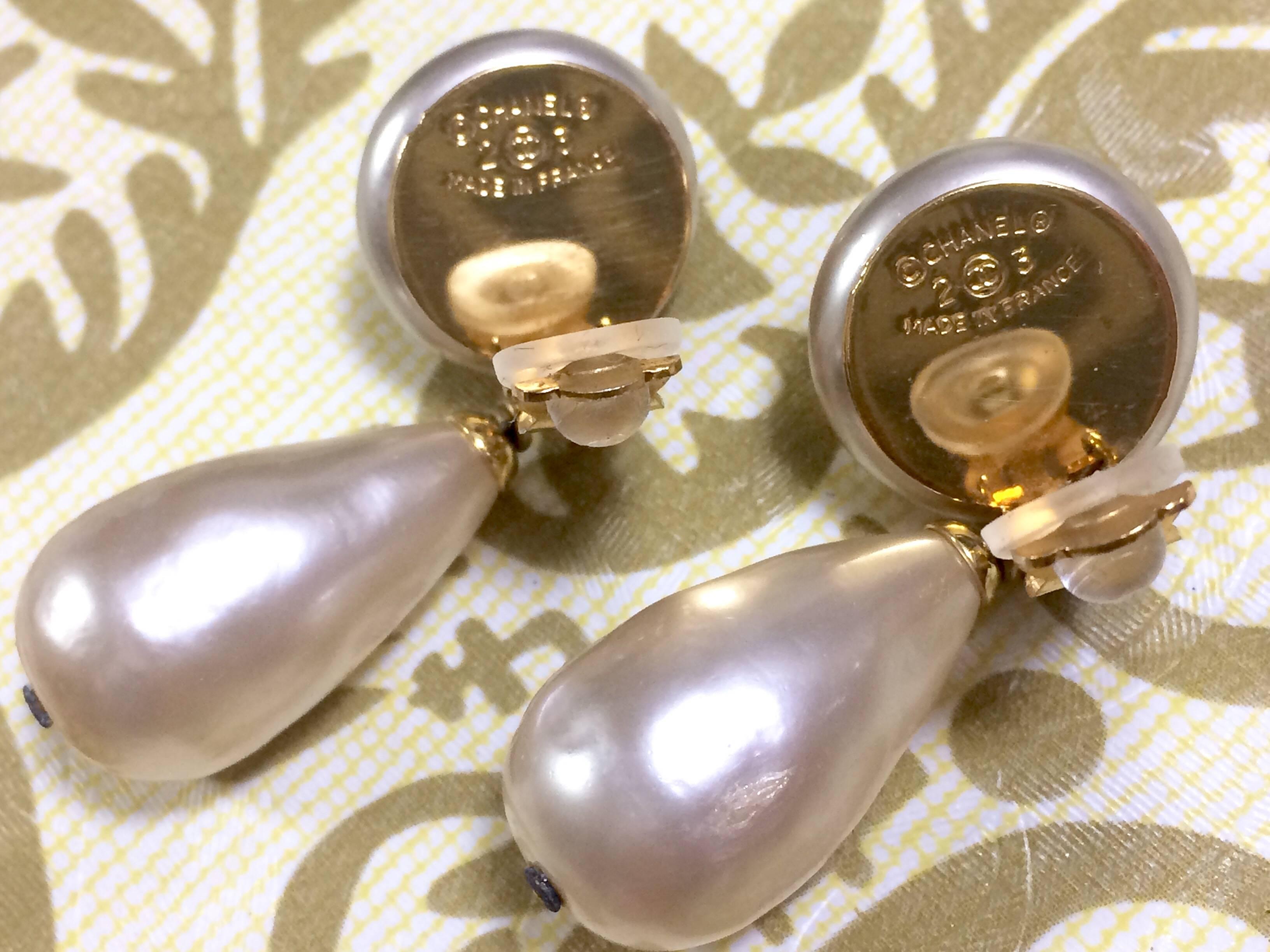 Vintage CHANEL white teardrop faux pearl dangling earrings with golden CC mark. 2