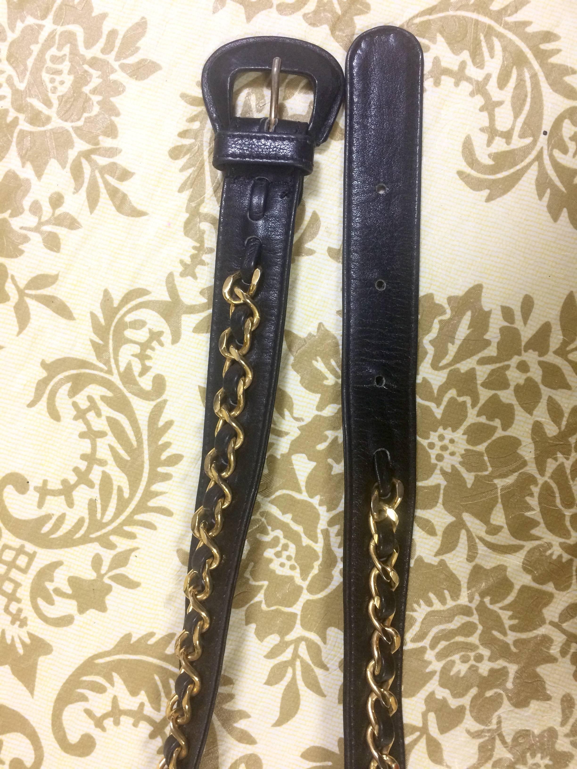Vintage CHANEL black leather 2.55 waist purse, fanny bag with golden chain belt. 3