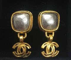 Vintage CHANEL dangling earrings with large CC mark and gunmetal faux pearls.