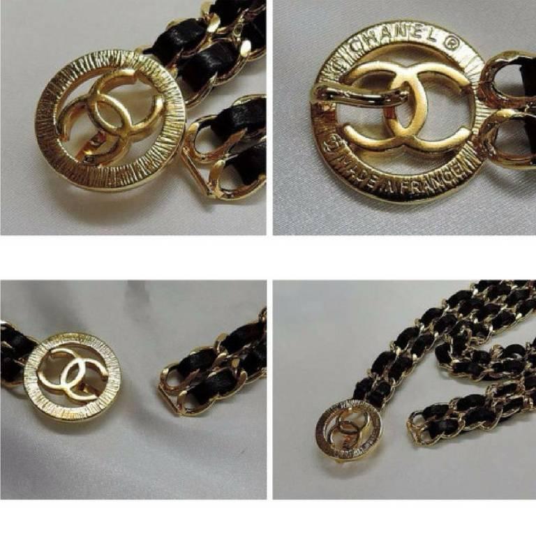 Women's or Men's Vintage CHANEL double golden chain and black leather belt with golden CC charm For Sale
