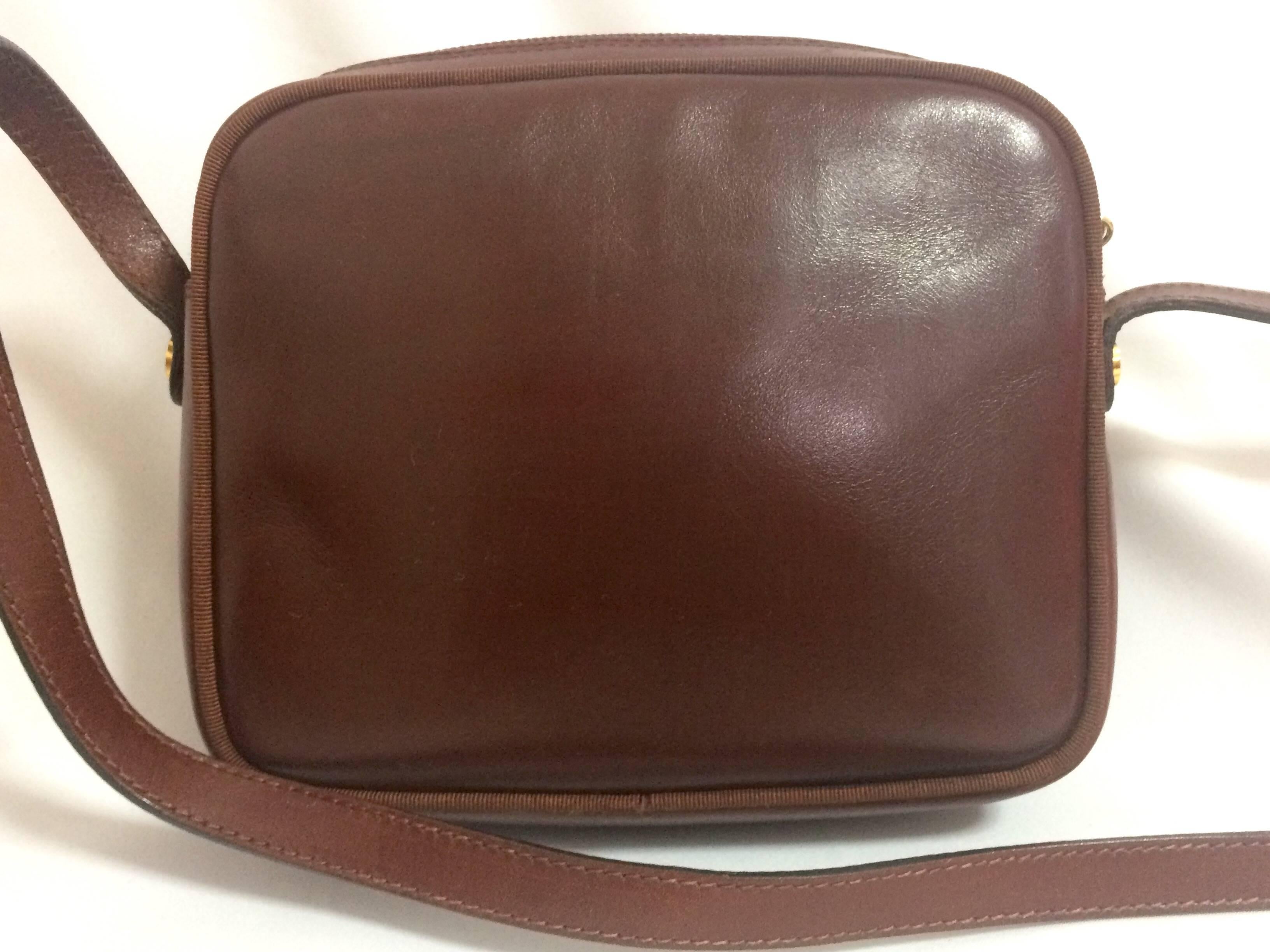 Brown Vintage Salvatore Ferragamo vara collection brown leather purse with logo motif.