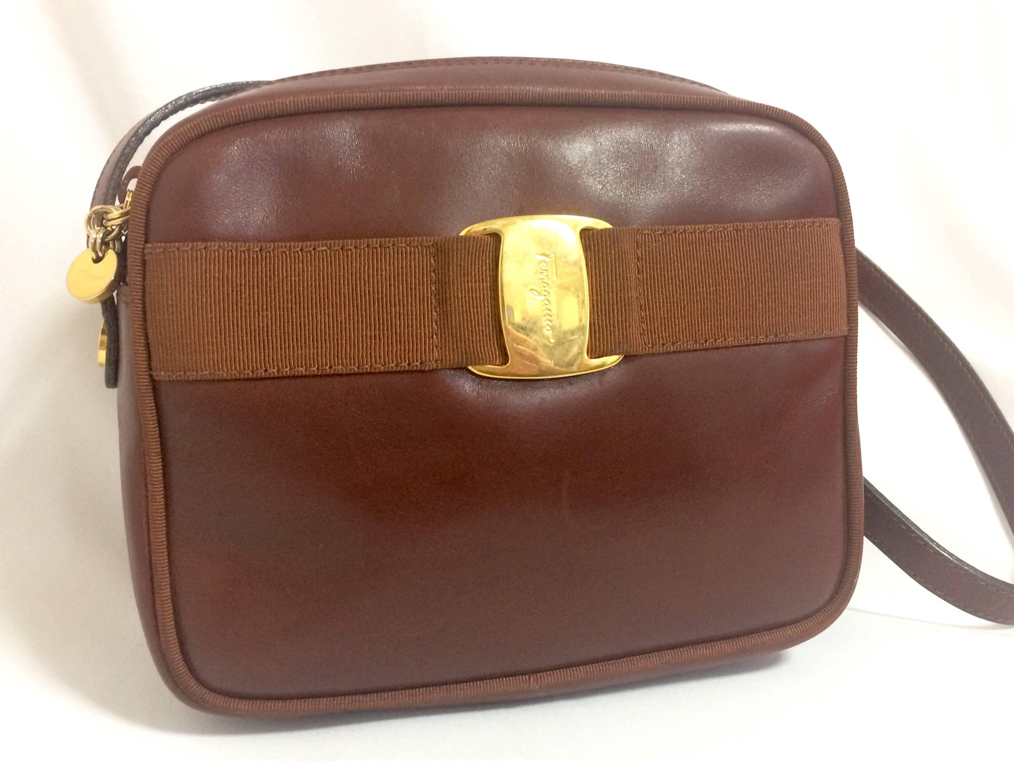 1990s. Vintage Salvatore Ferragamo vara collection brown leather purse with gold tone ferragamo charm.

This is a vintage Salvatore Ferragamo genuine brown leather shoulder bag from Vara Collection in the 90's. Perfect daily use shoulder