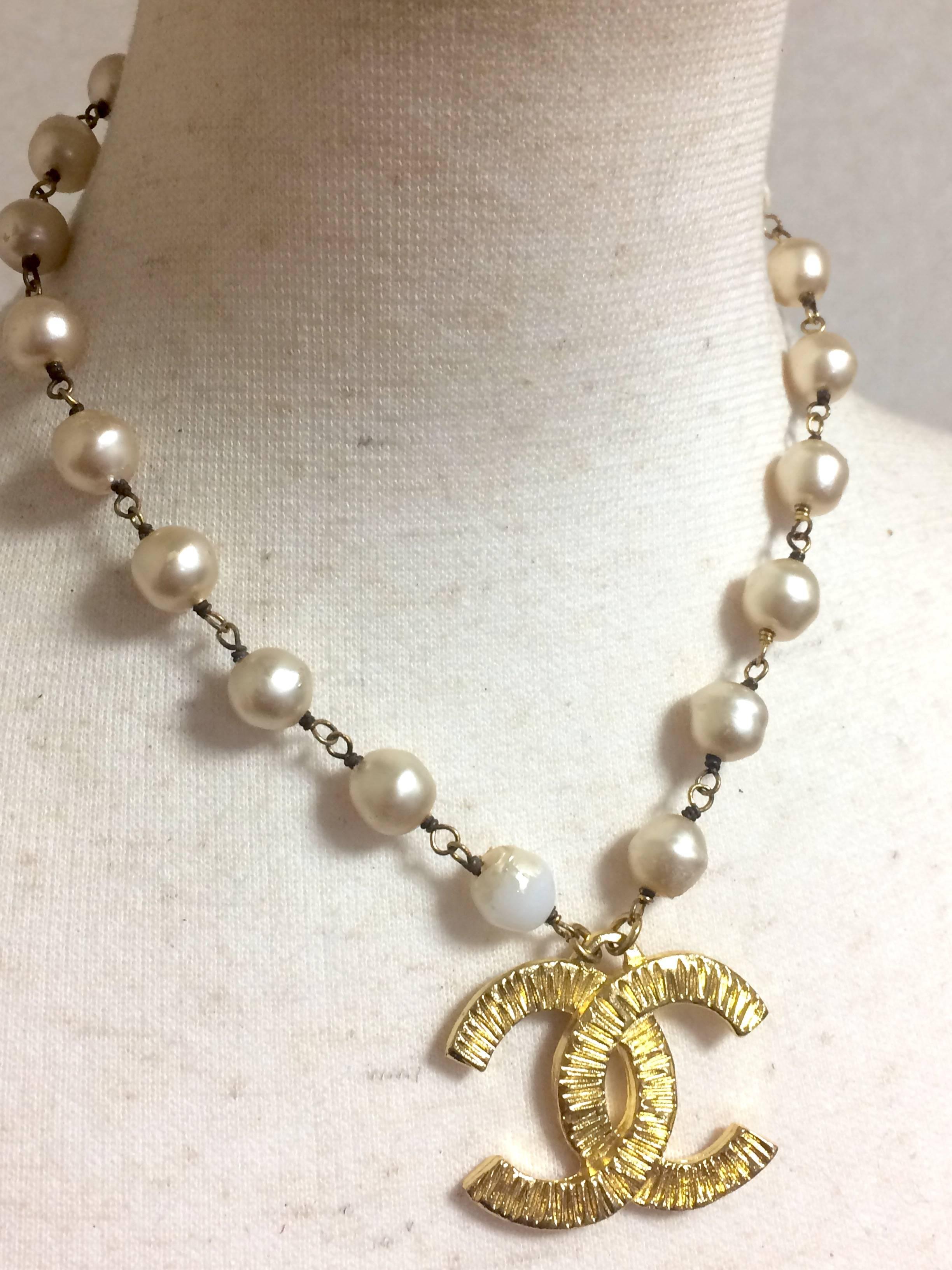 1980s. Vintage CHANEL white cream faux baroque pearl necklace with large CC mark pendant top. Classic design jewelry from 80's.

Introducing another classic design masterpiece jewelry from Chanel back in the 80's...Great as a gift. Free gift