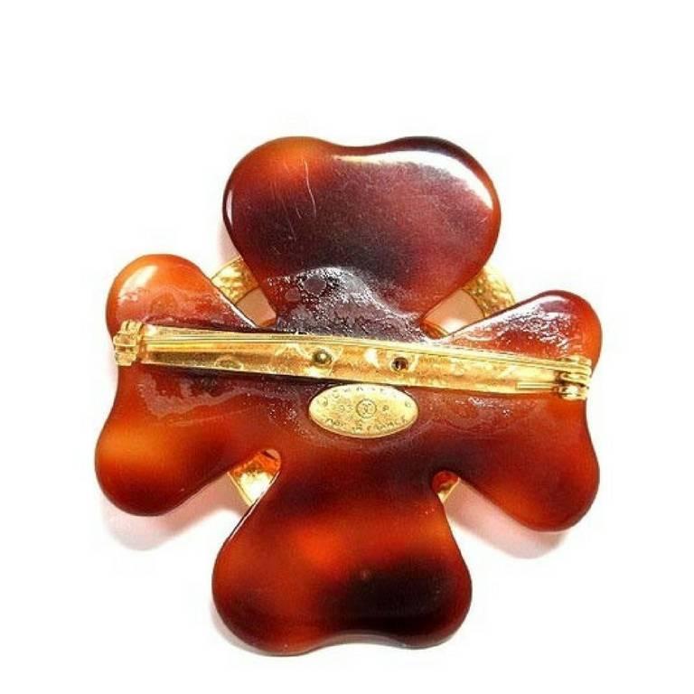 Women's Vintage CHANEL plastic marble brown flower petal brooch with golden heart CC. For Sale
