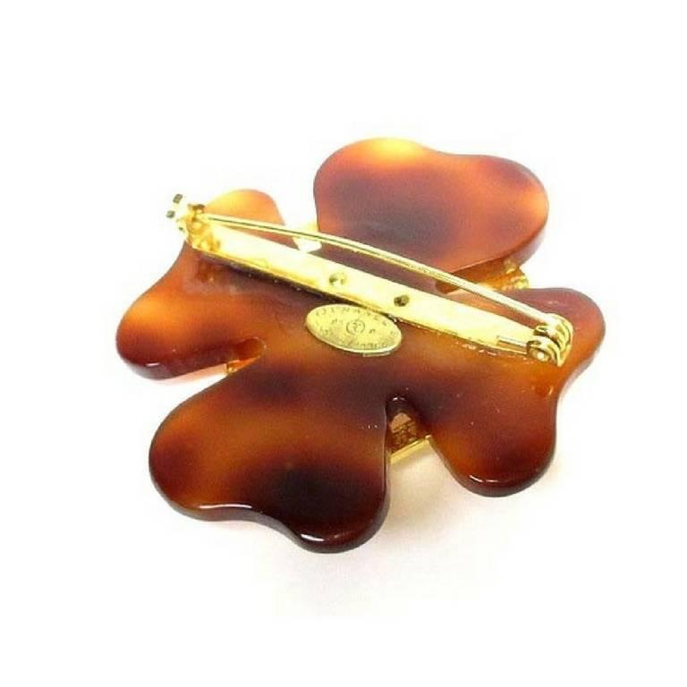Vintage CHANEL plastic marble brown flower petal brooch with golden heart CC. For Sale 1