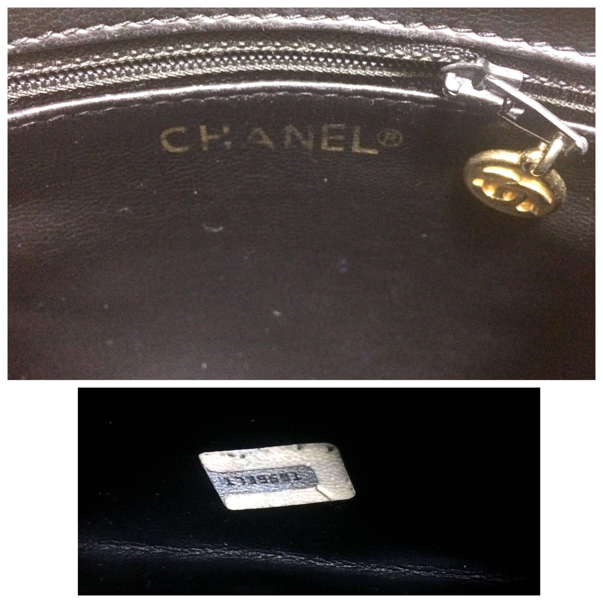 Vintage CHANEL black lambskin square shape waist purse, fanny pack with gold CC. 3