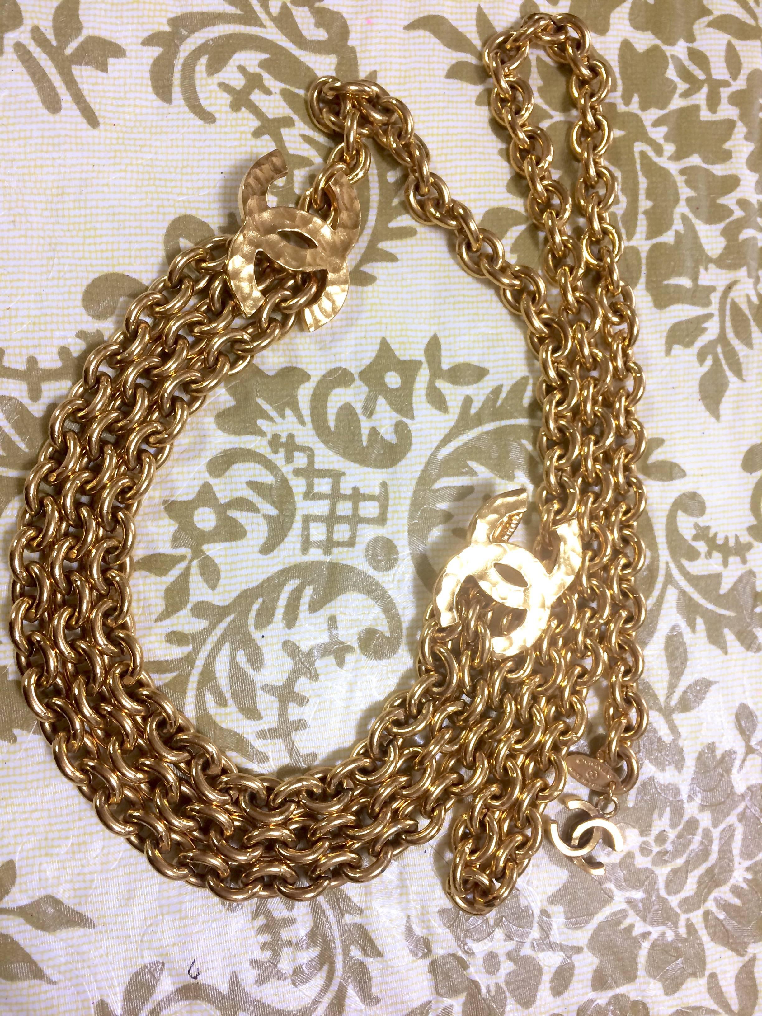 MINT. Vintage CHANEL golden chain belt with triple layer chains and 3 CC marks 1