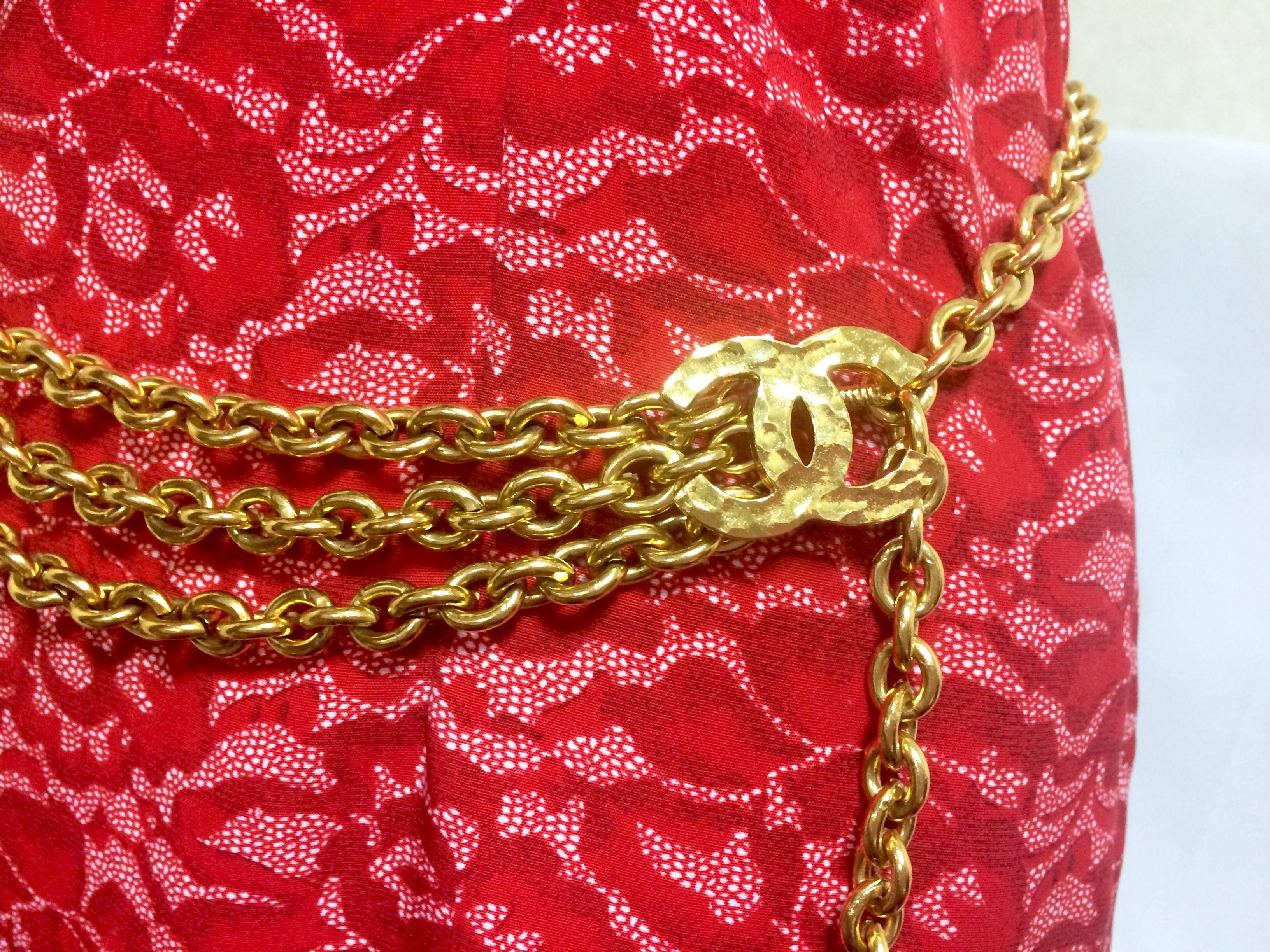 Beige MINT. Vintage CHANEL golden chain belt with triple layer chains and 3 CC marks