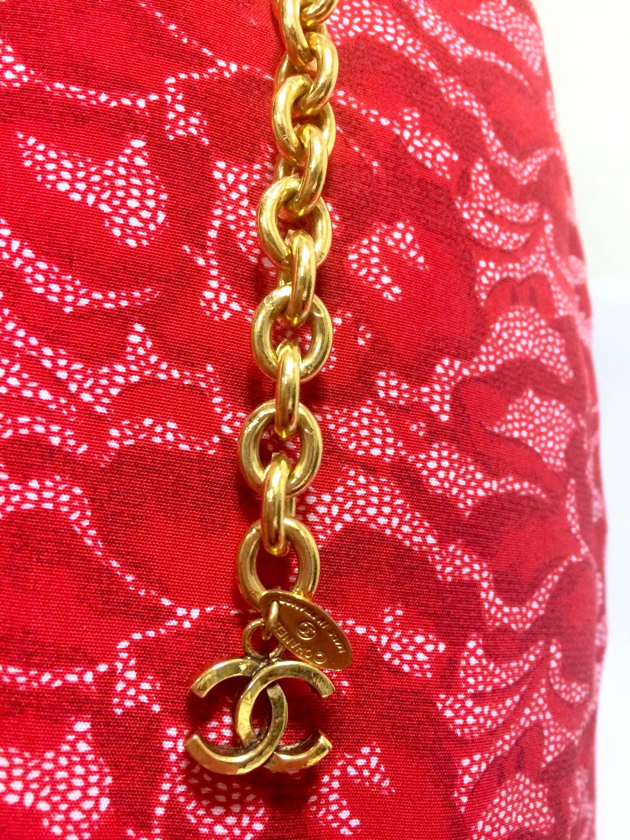 Women's MINT. Vintage CHANEL golden chain belt with triple layer chains and 3 CC marks