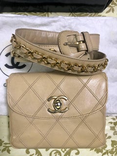 Vintage CHANEL beige leather waist purse, fanny pack, hip bag with golden CC