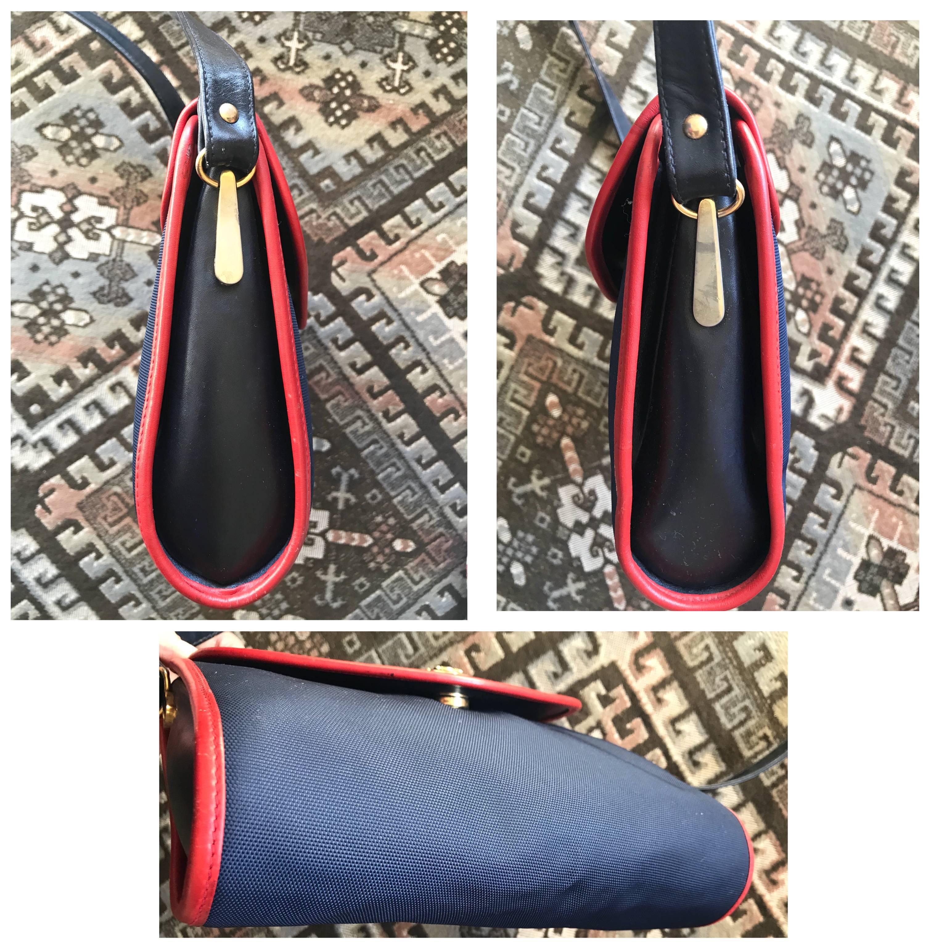 Vintage Celine Navy Nylon and Red Leather Piping Shoulder Bag with Golden Motif  In Good Condition In Kashiwa, Chiba