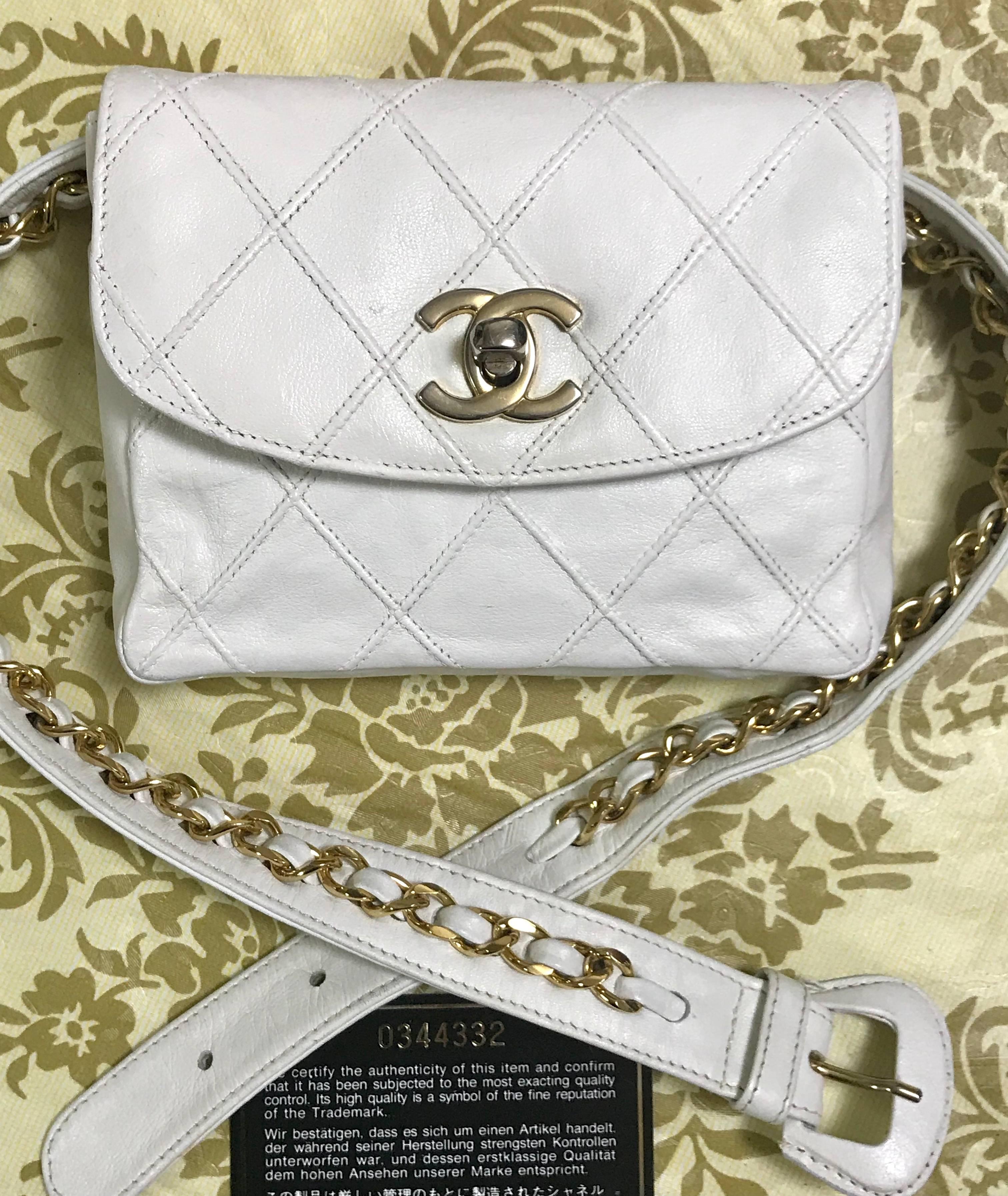 1980s. 1980s. Vintage CHANEL white leather waist purse, fanny pack, hip bag with gold CC closure and chain belt.  Good for waist size 25.5” through 27.5" (65~70cm)

Introducing a vintage CHANEL white calfskin waist bag, fanny pack with gold