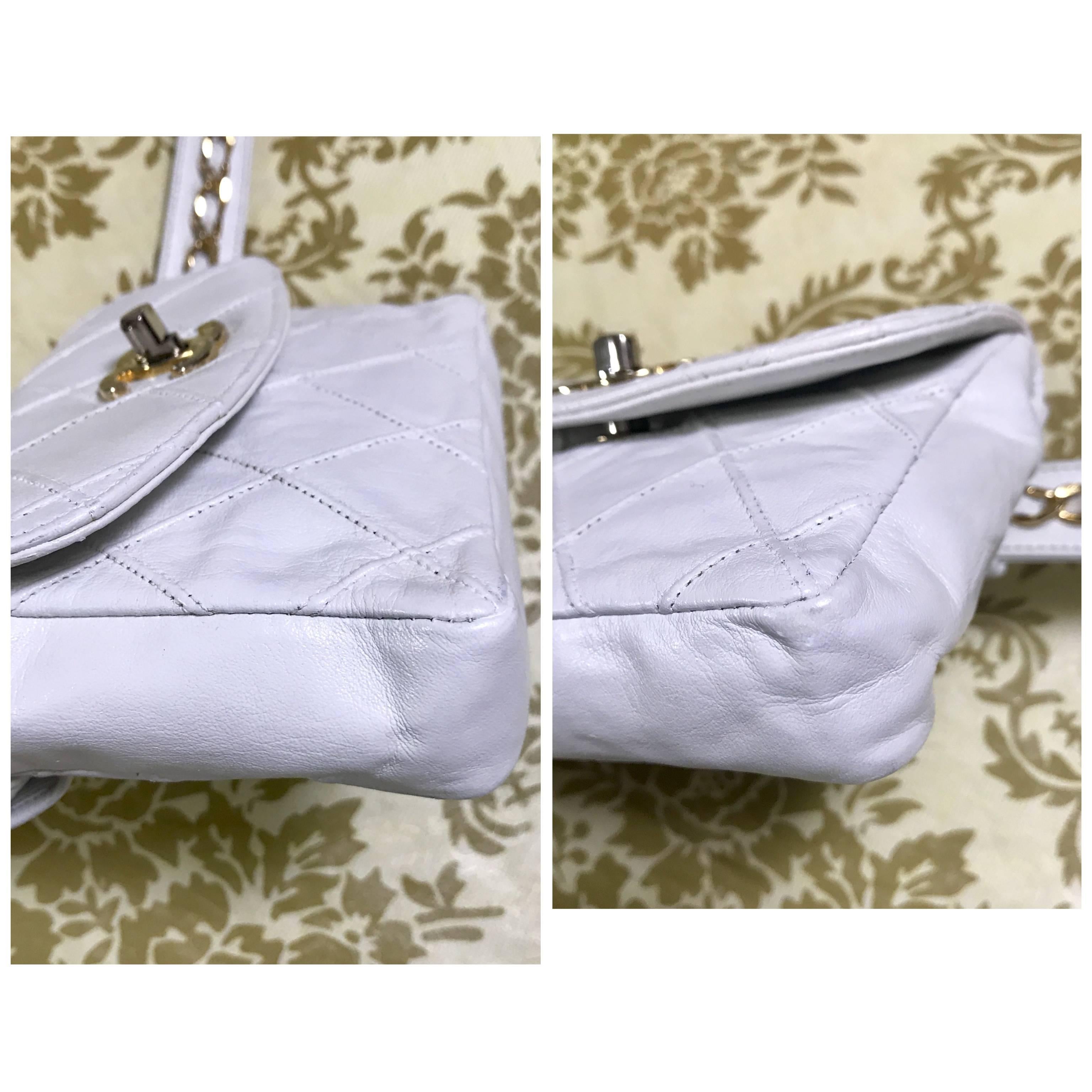 Gray Chanel Vintage white leather waist purse, fanny pack, hip bag with golden CC