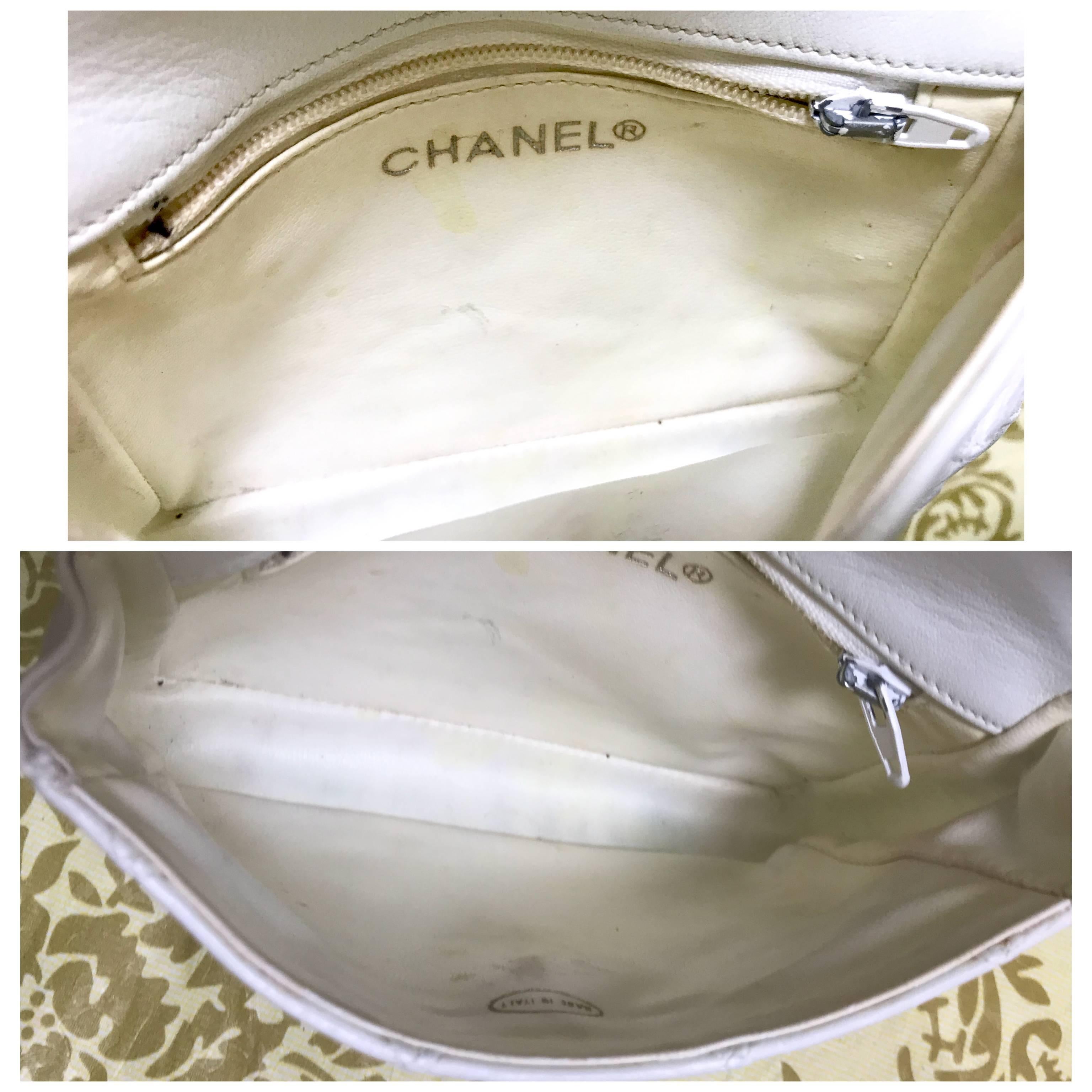 Women's Chanel Vintage white leather waist purse, fanny pack, hip bag with golden CC 