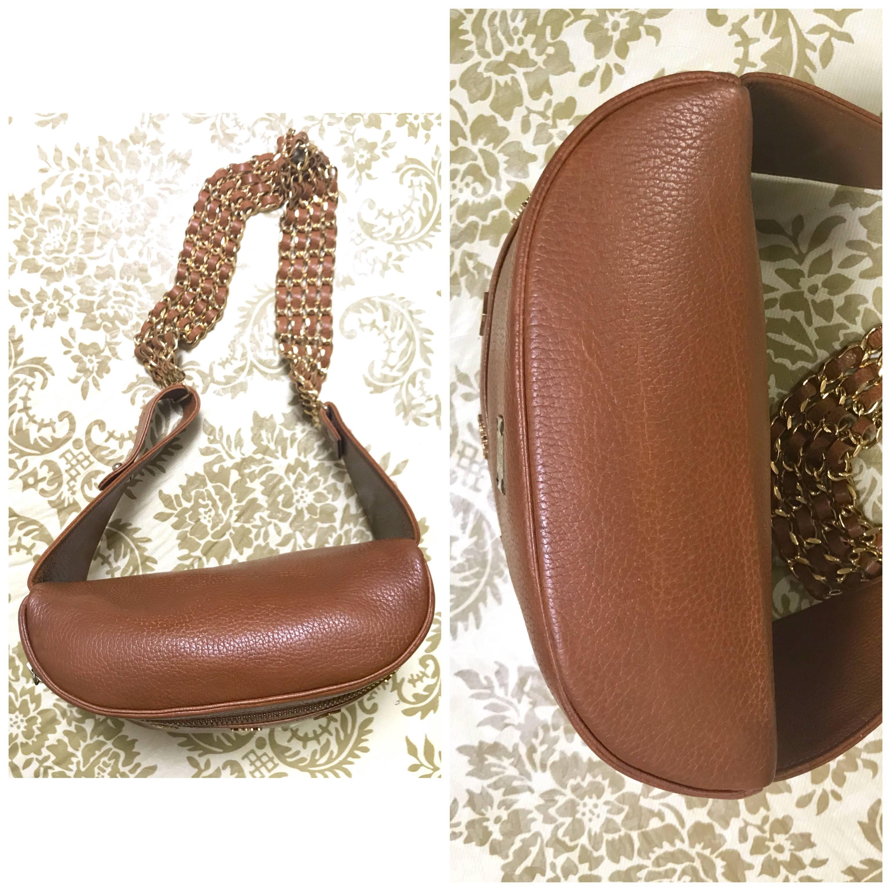Vintage MCM brown fanny pack with multiple layer golden chain belt. Unisex purse In Good Condition In Kashiwa, Chiba