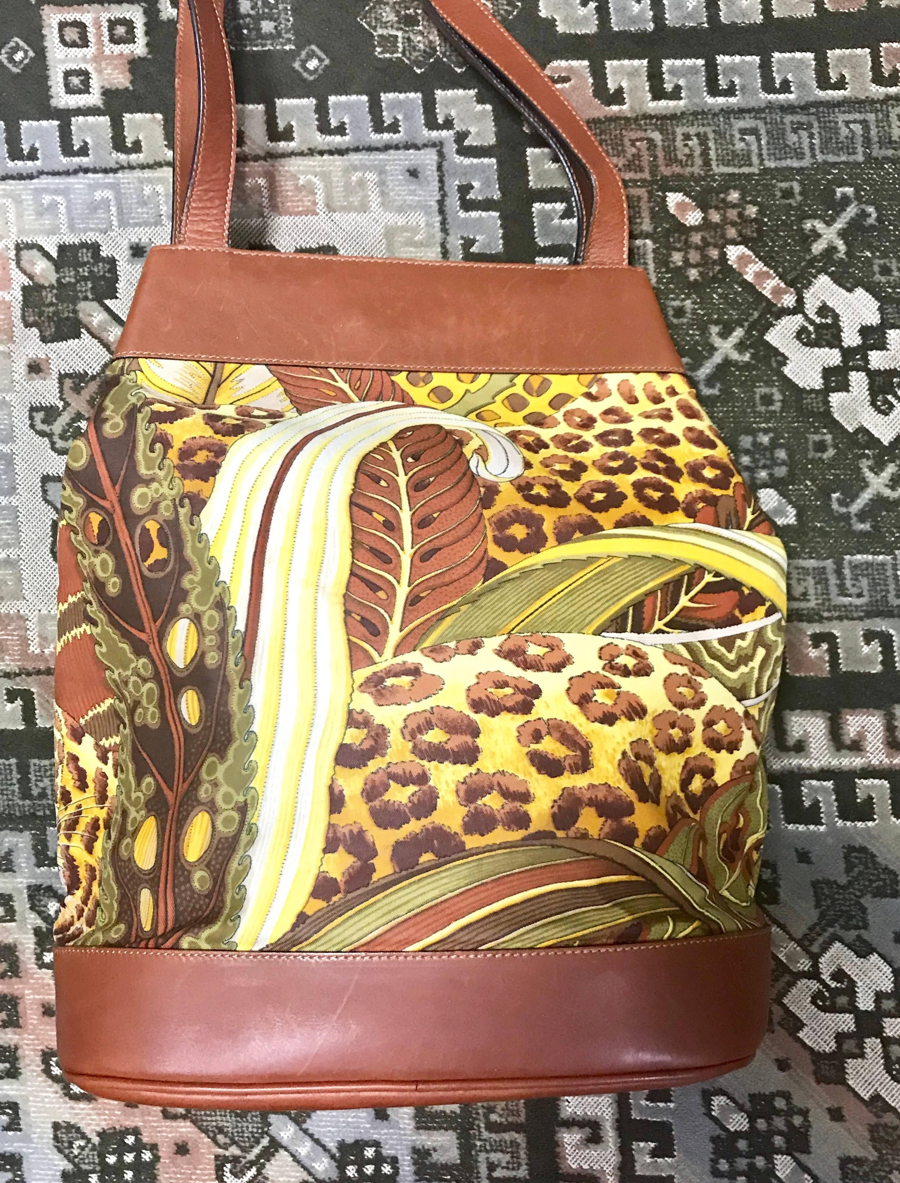 Salvatore Ferragamo Vintage leopard in safari print and brown leather hobo bag  In Good Condition For Sale In Kashiwa, Chiba