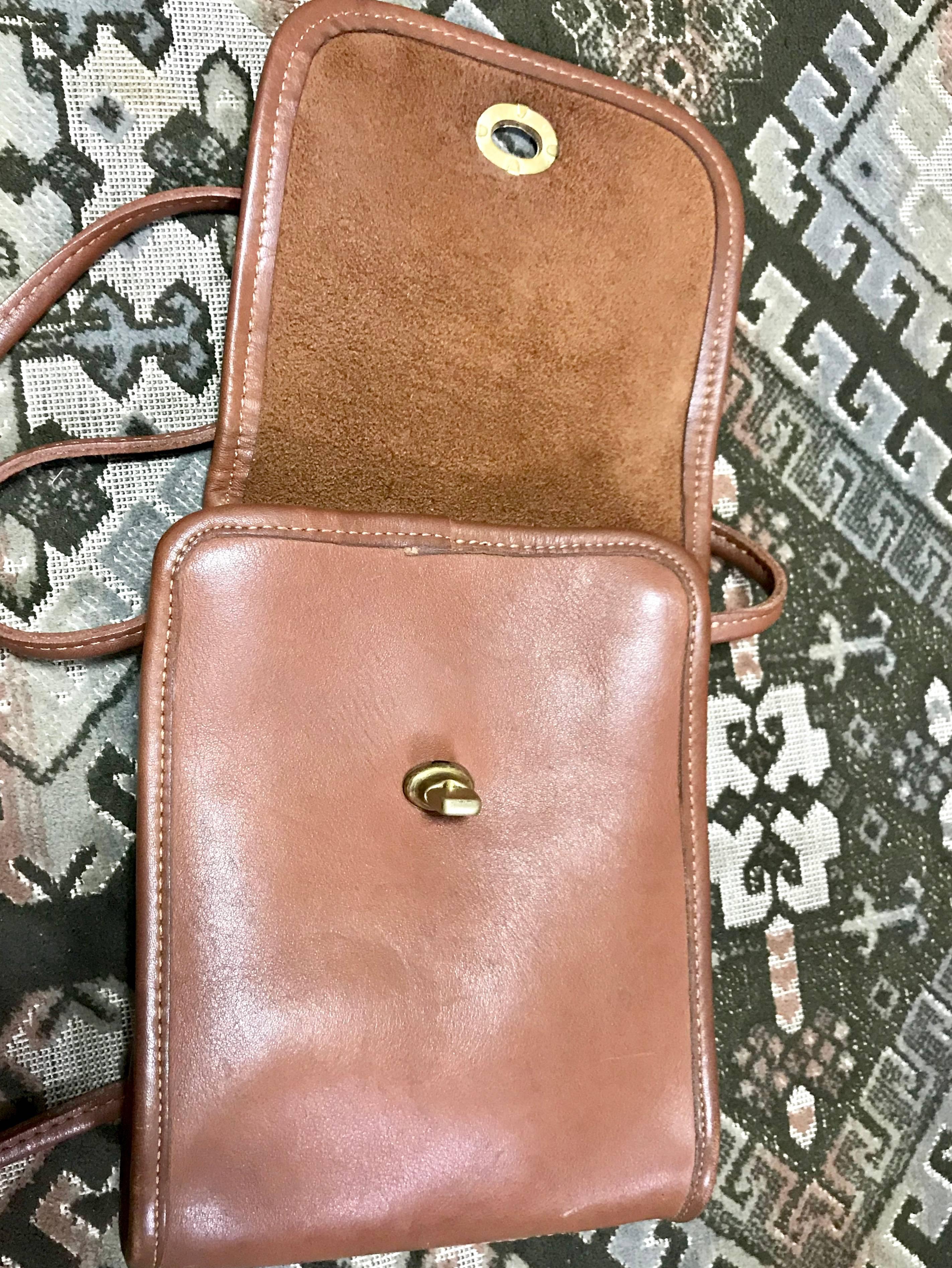 Vintage COACH genuine brown leather mini shoulder bag vertical rectangular shape In Good Condition For Sale In Kashiwa, Chiba