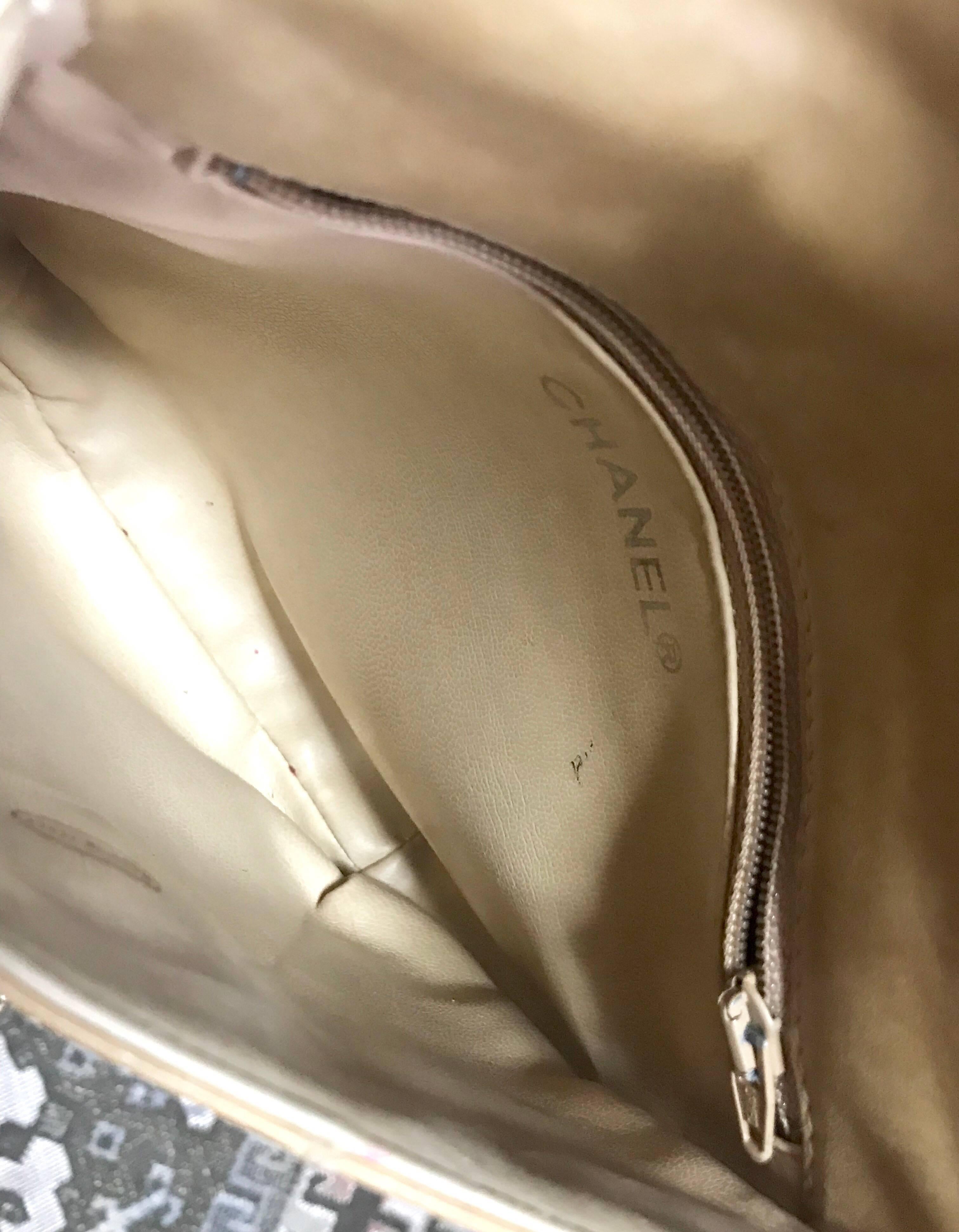 Women's Vintage CHANEL beige leather waist purse, fanny pack, hip bag with golden CC.