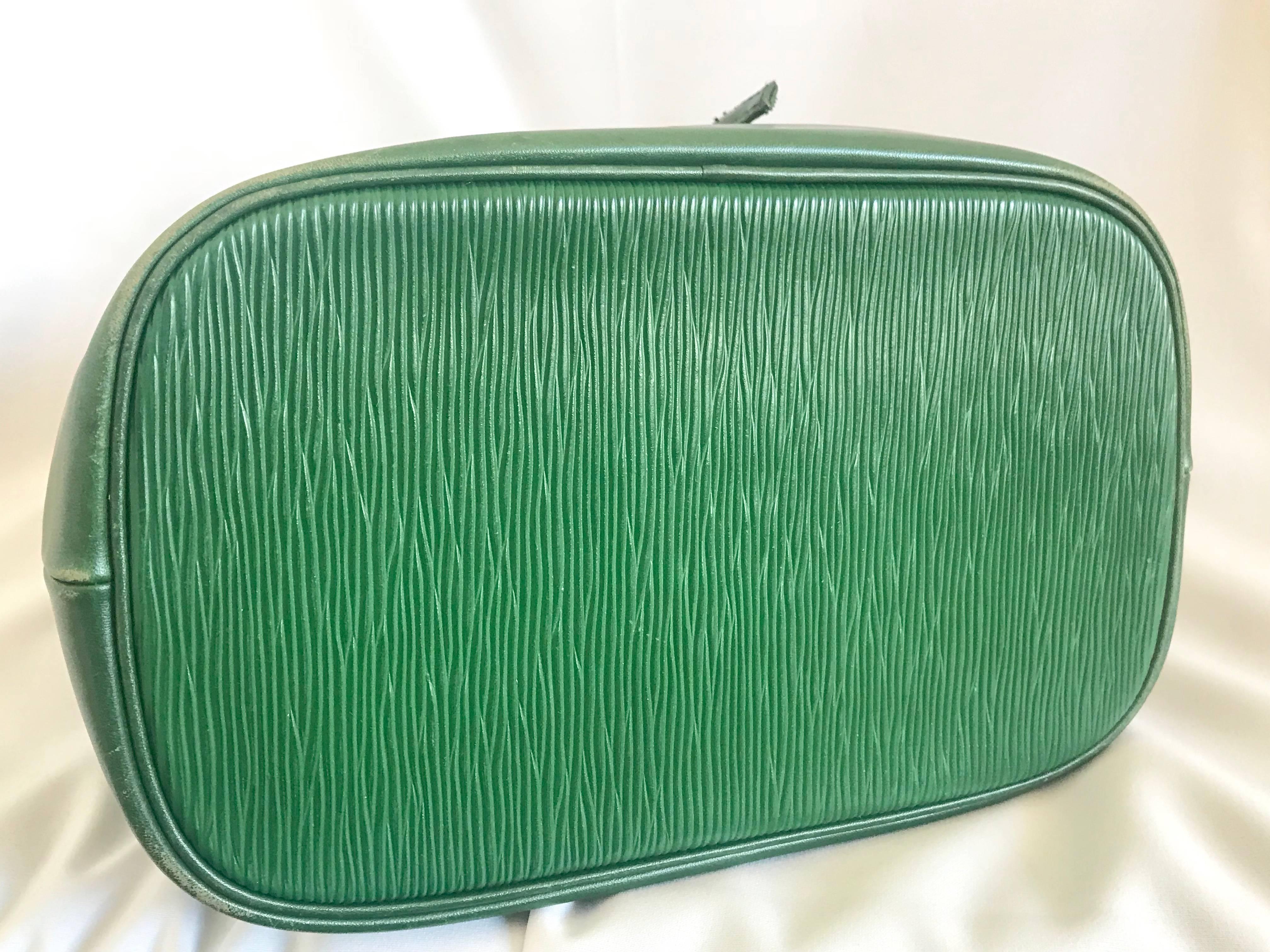 Green Vintage Valentino Garavani green epi leather bucket NOE style shoulder bag.