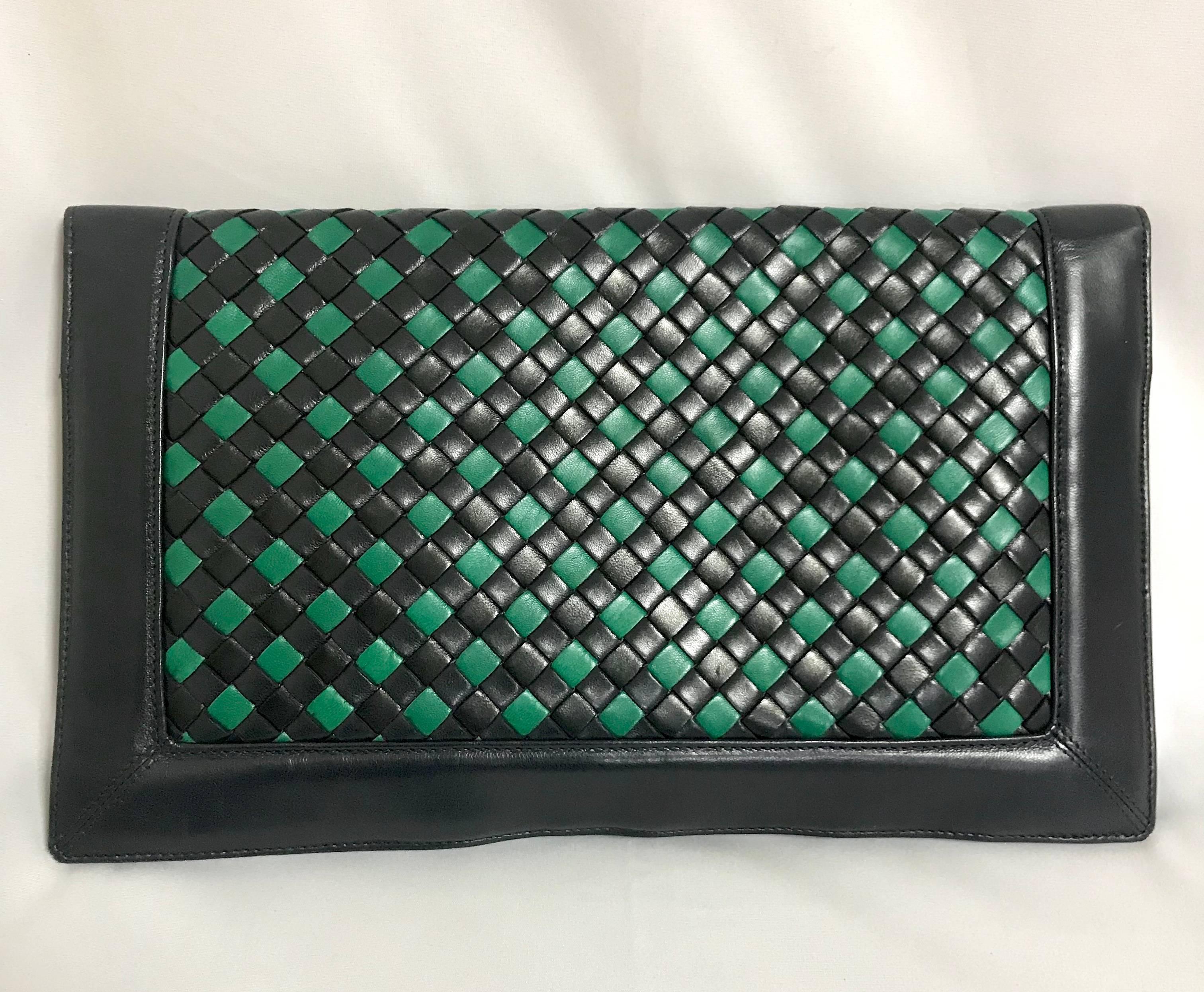 1990s. Vintage Bottega Veneta intrecciato navy and green woven lamb leather large clutch bag, purse. Unisex.

Bottega Veneta's iconic style  intrecciato purse from early 90s.

If you are vintage Bottega collector or lover, then don't miss this rare