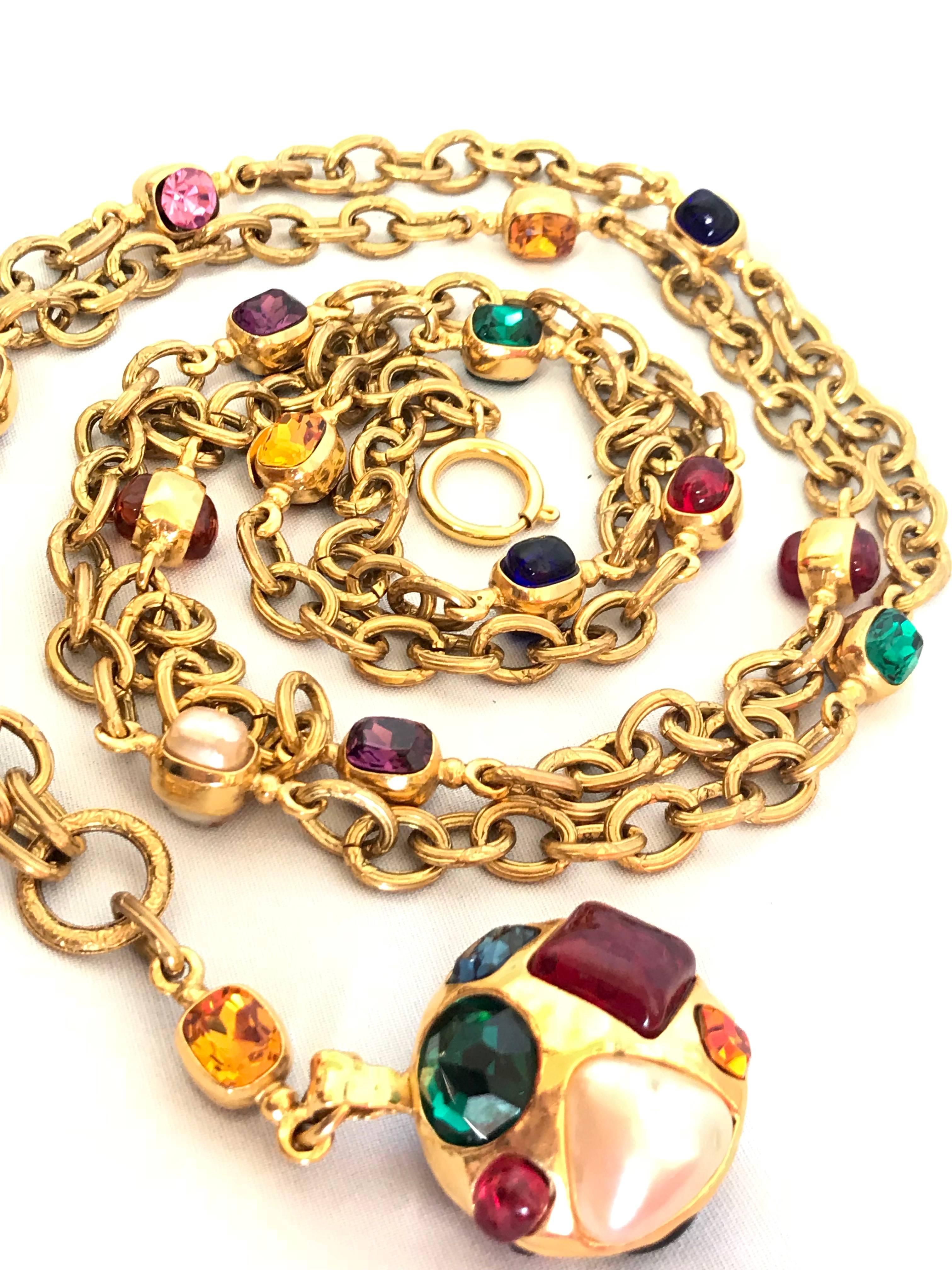 Chanel Vintage colorful gripoix stones and faux pearls double chain necklace  In Good Condition In Kashiwa, Chiba